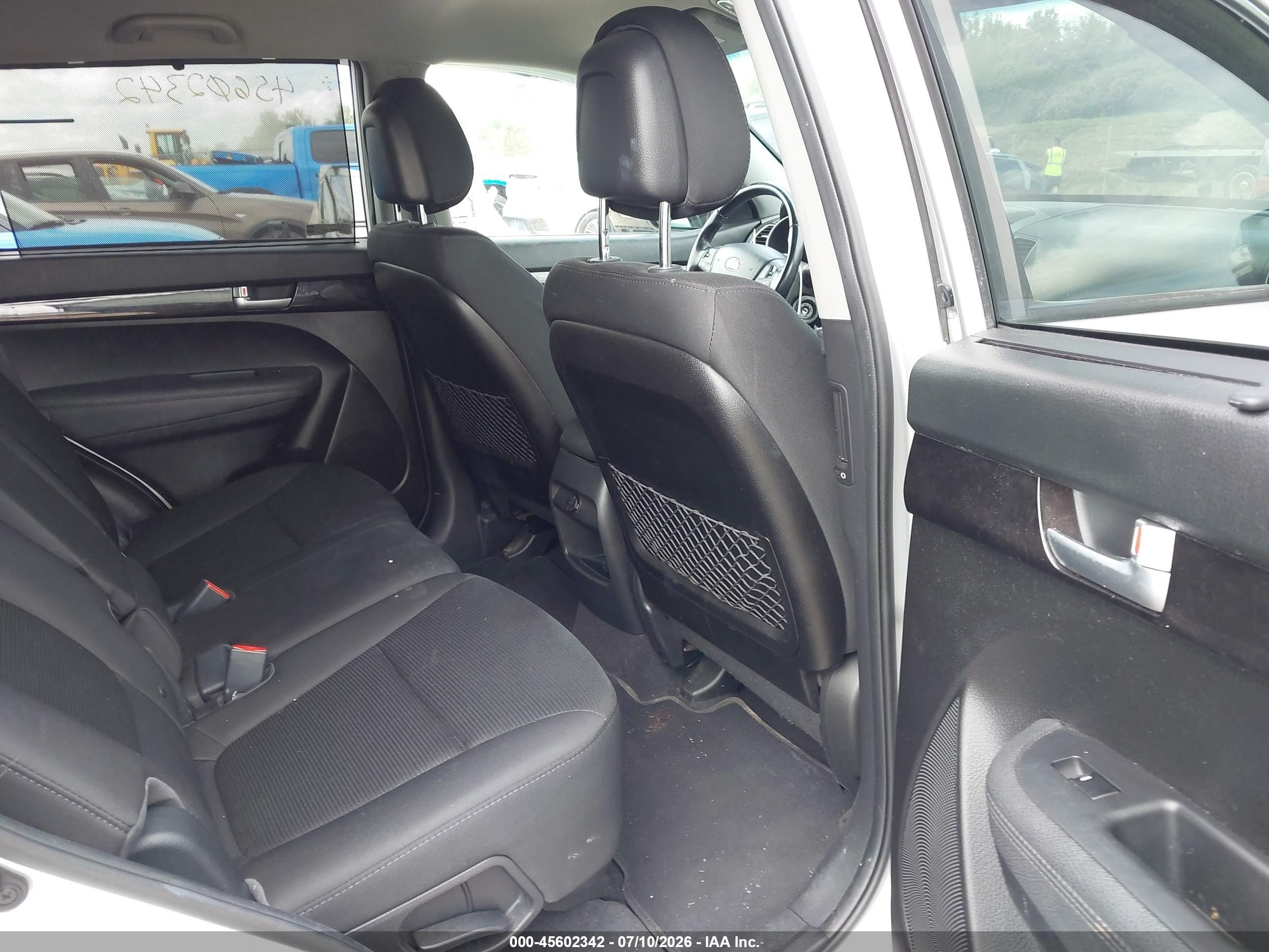 2014 Kia Sorento Lx Серебряный vin: 5XYKTCA6XEG516758