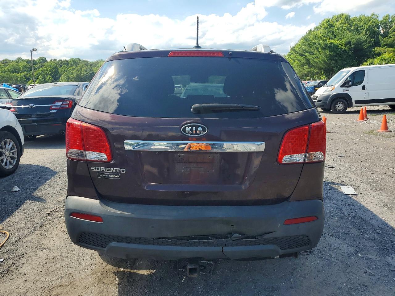 2011 Kia Sorento Lx Maroon vin: 5XYKTDA12BG099433