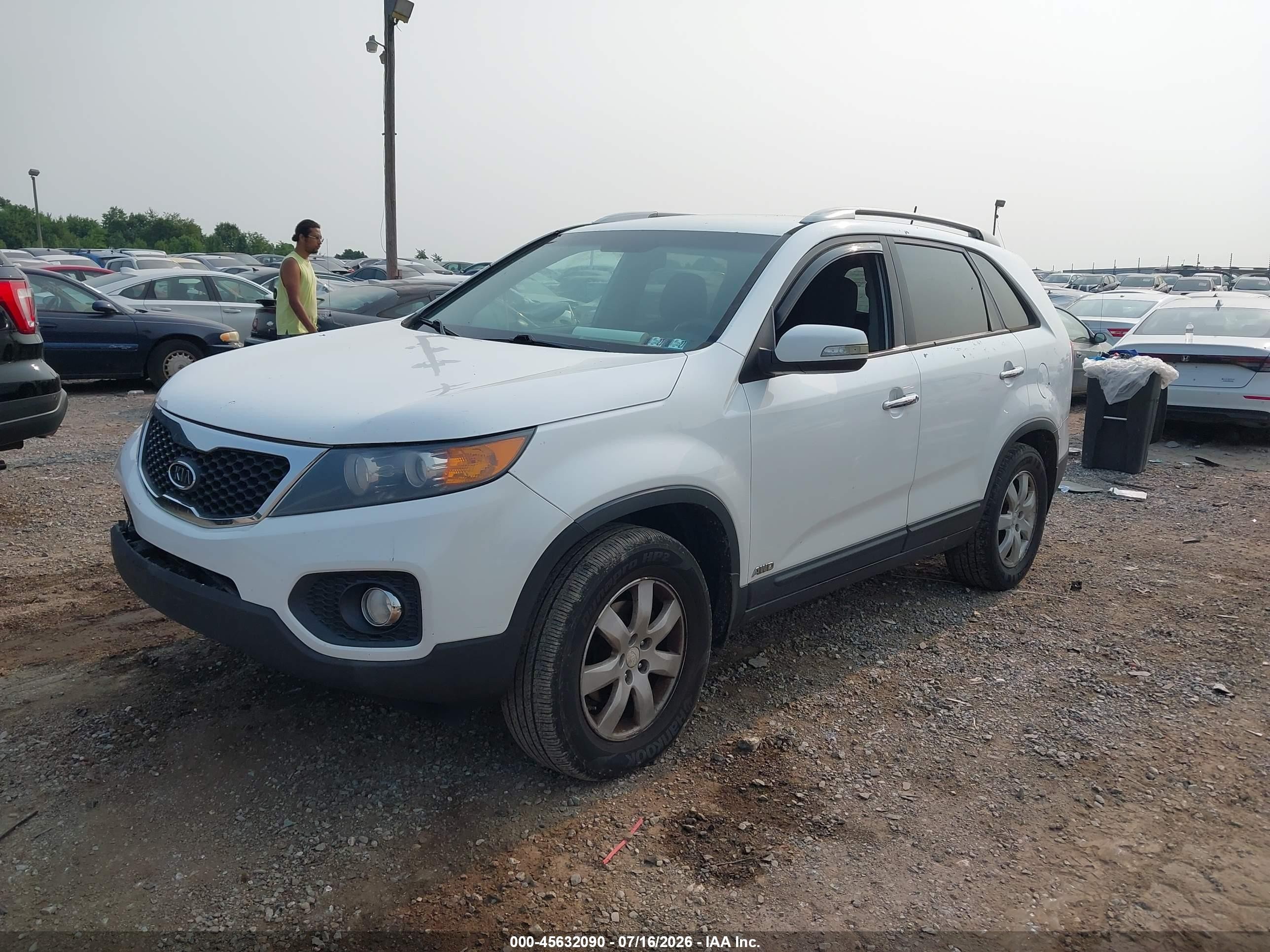 2011 Kia Sorento Lx Белый vin: 5XYKTDA12BG156391