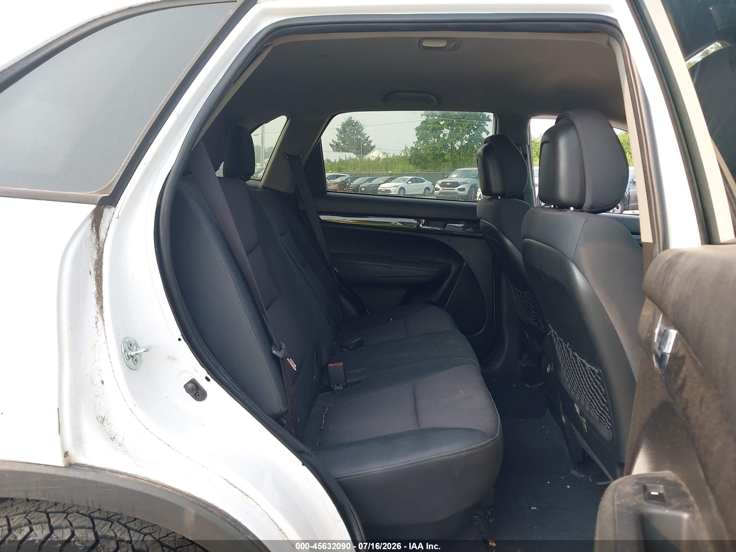 2011 Kia Sorento Lx Белый vin: 5XYKTDA12BG156391