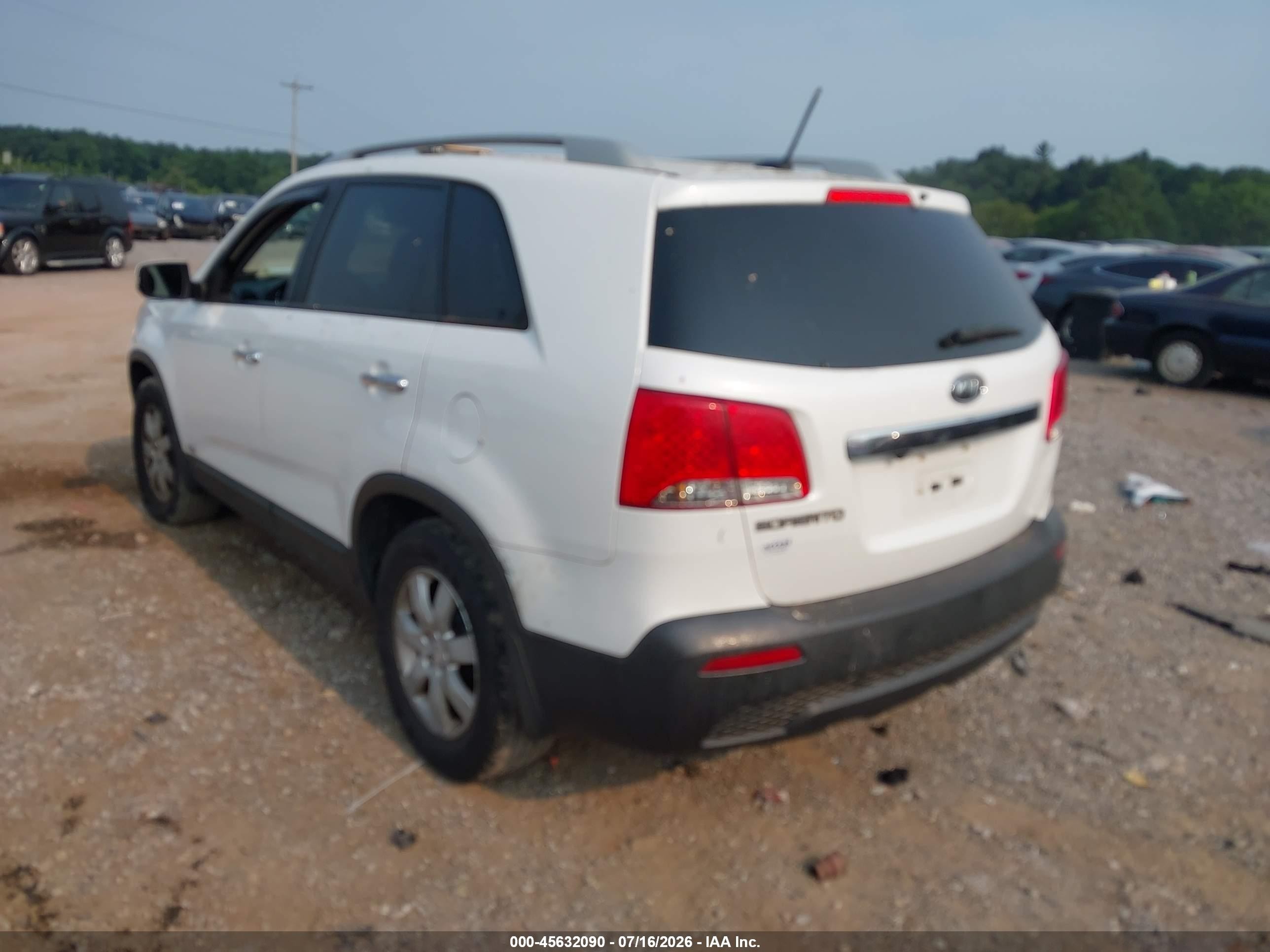 2011 Kia Sorento Lx Белый vin: 5XYKTDA12BG156391