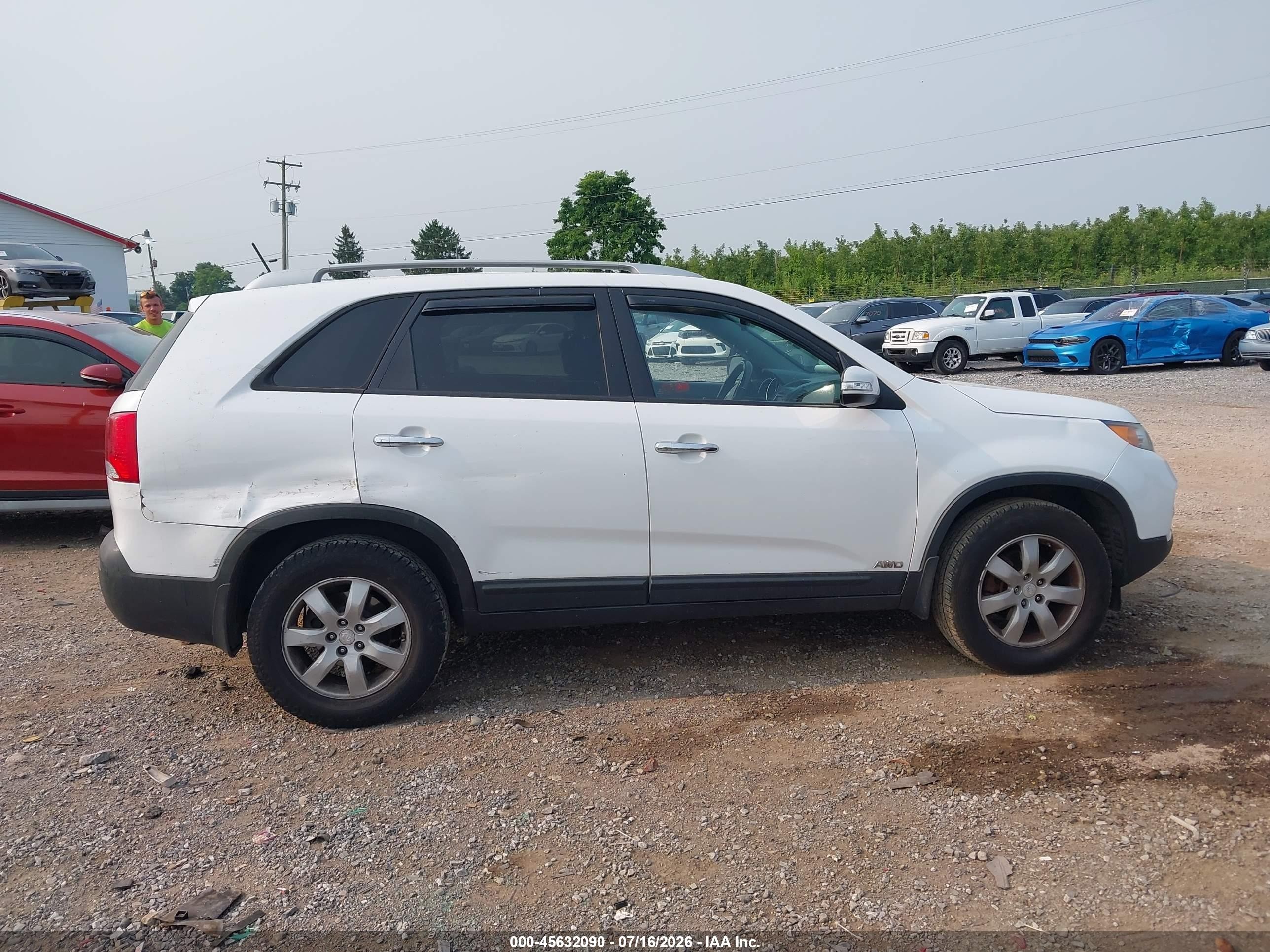 2011 Kia Sorento Lx Белый vin: 5XYKTDA12BG156391