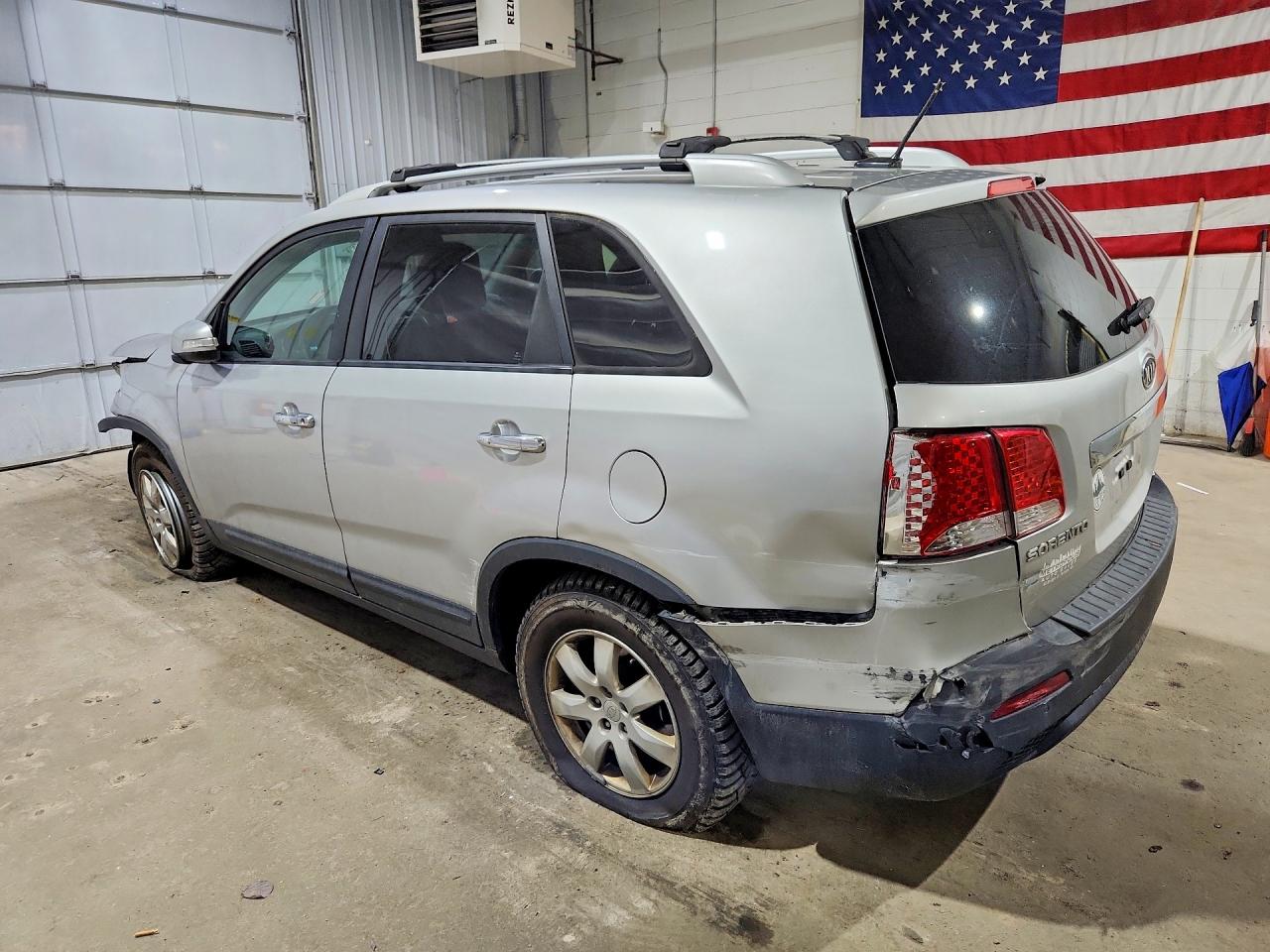 2011 Kia Sorento Lx Silver vin: 5XYKTDA12BG179539