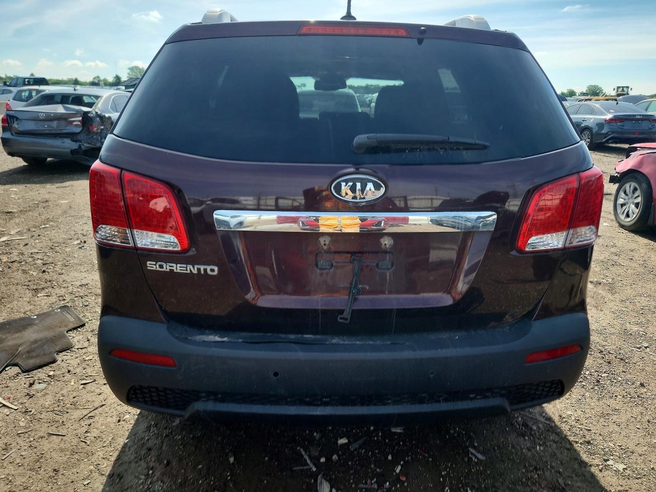 2011 Kia Sorento Lx Burgundy vin: 5XYKTDA15BG110537