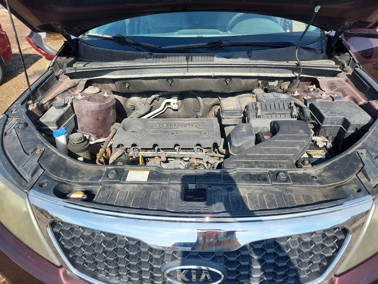 2011 Kia Sorento Lx Burgundy vin: 5XYKTDA15BG110537