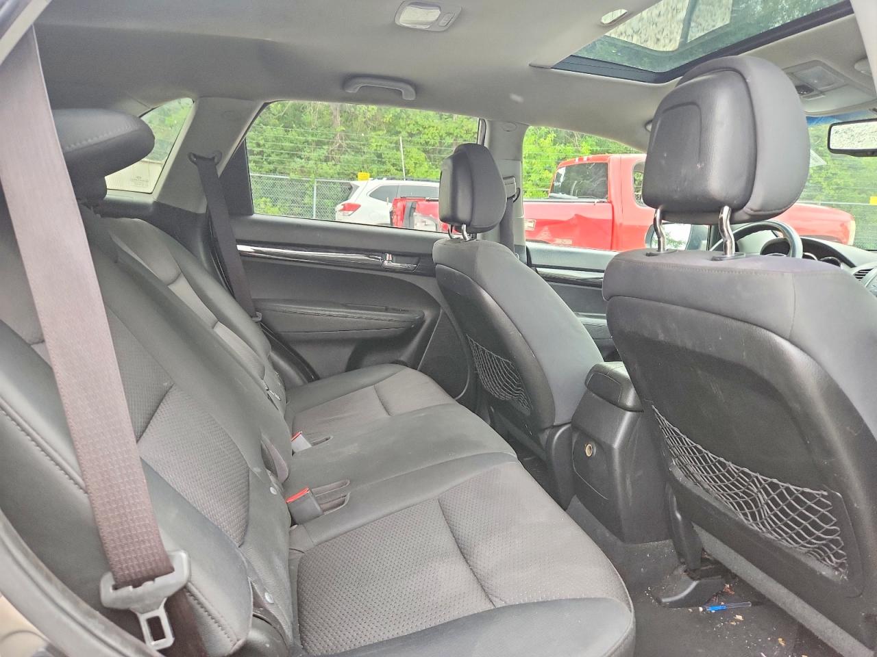 2011 Kia Sorento Lx Charcoal vin: 5XYKTDA18BG043481
