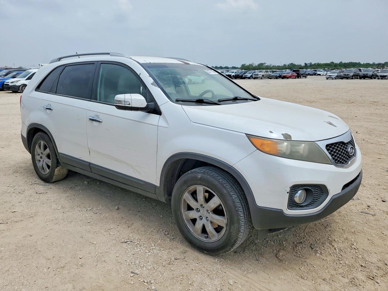 2011 Kia Sorento Lx White vin: 5XYKTDA18BG070423