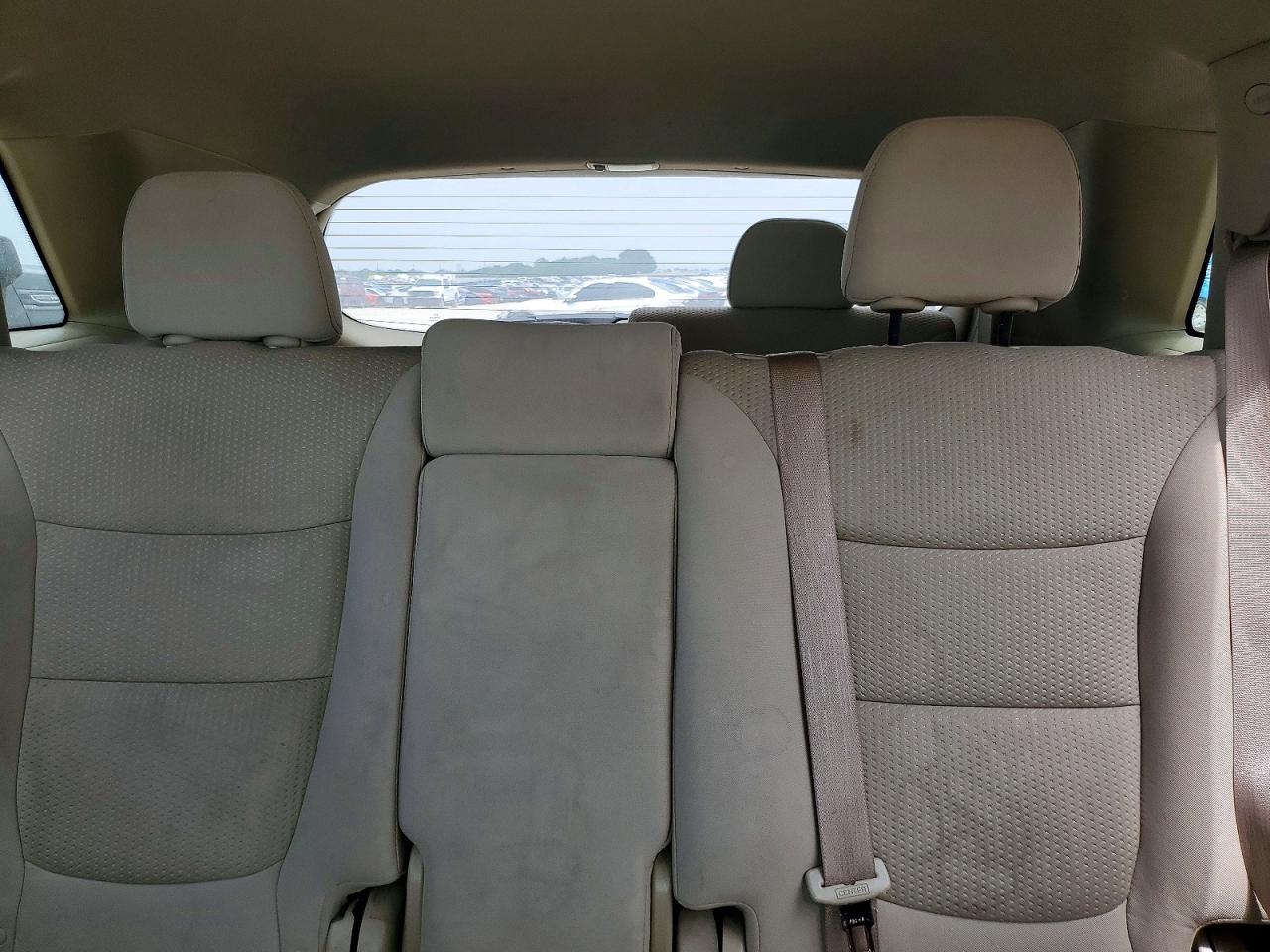 2011 Kia Sorento Lx White vin: 5XYKTDA18BG070423