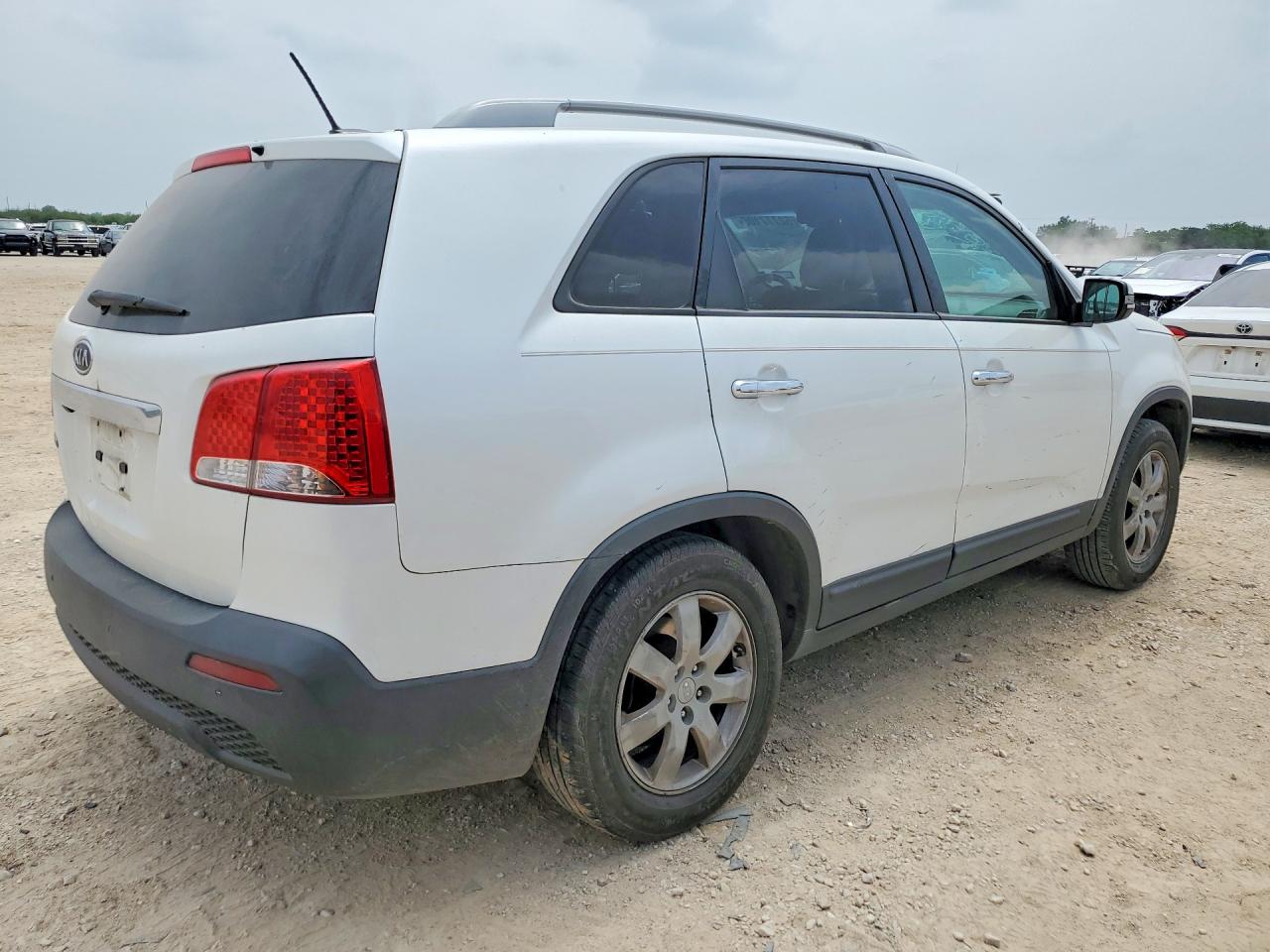 2011 Kia Sorento Lx White vin: 5XYKTDA18BG070423