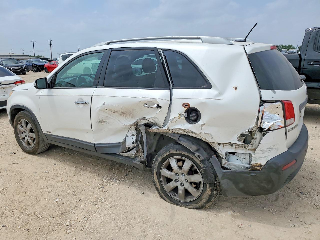 2011 Kia Sorento Lx White vin: 5XYKTDA18BG070423