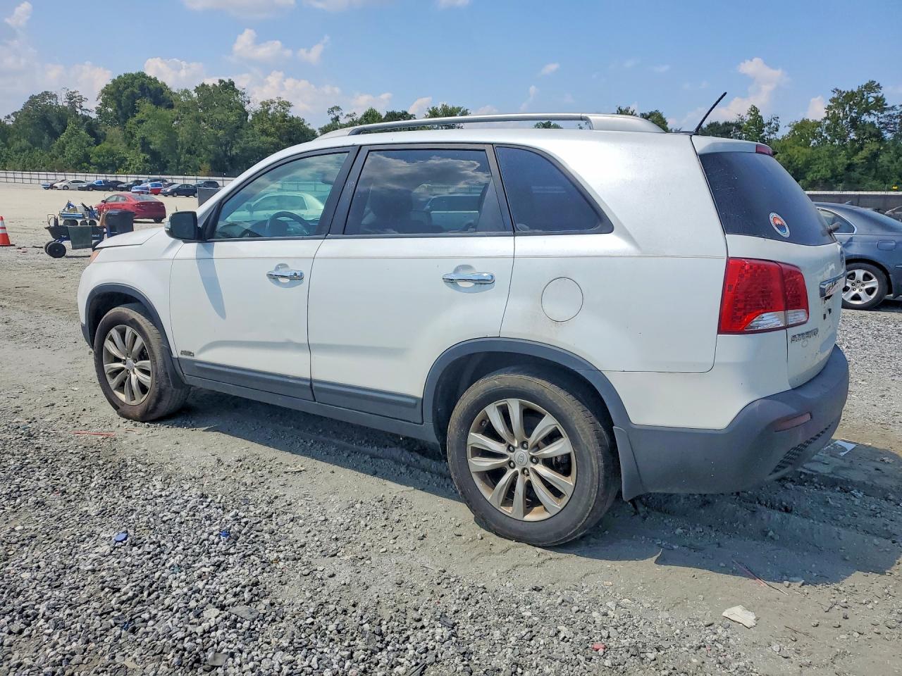 2011 Kia Sorento Lx White vin: 5XYKTDA20BG078346