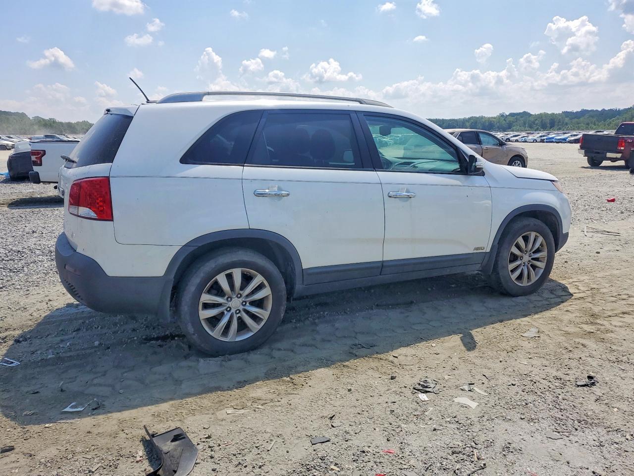 2011 Kia Sorento Lx White vin: 5XYKTDA20BG078346