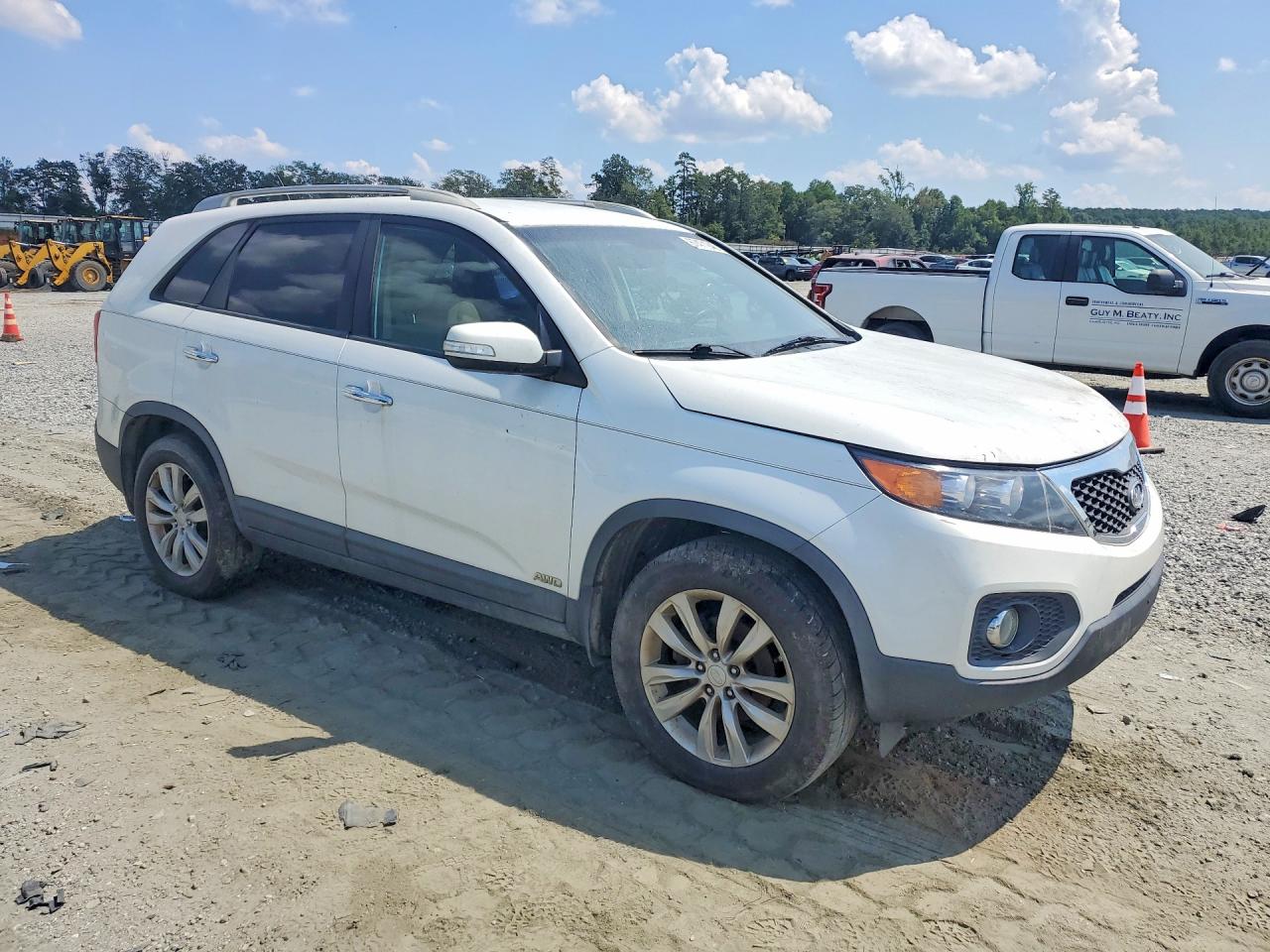 2011 Kia Sorento Lx White vin: 5XYKTDA20BG078346