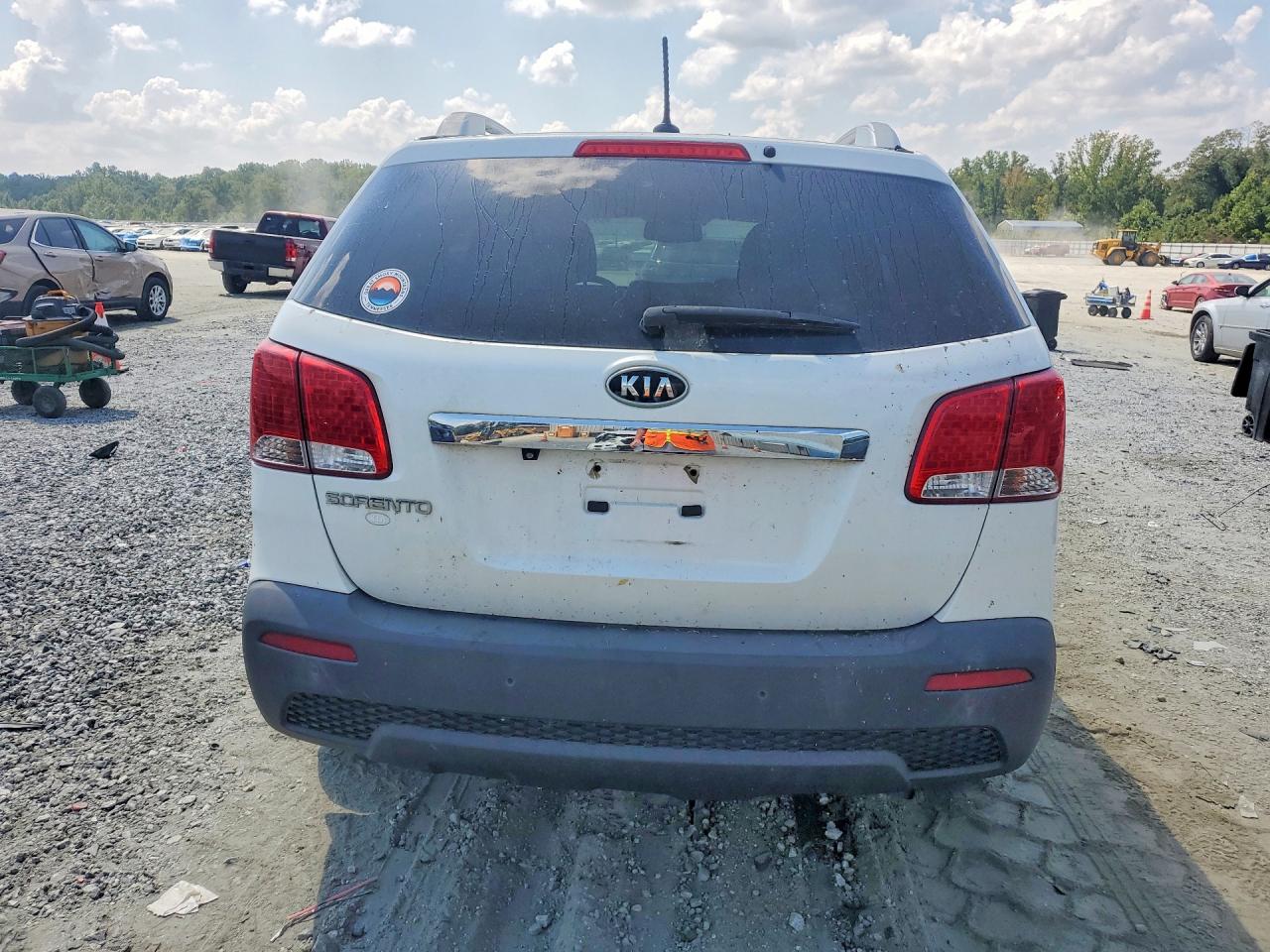 2011 Kia Sorento Lx White vin: 5XYKTDA20BG078346