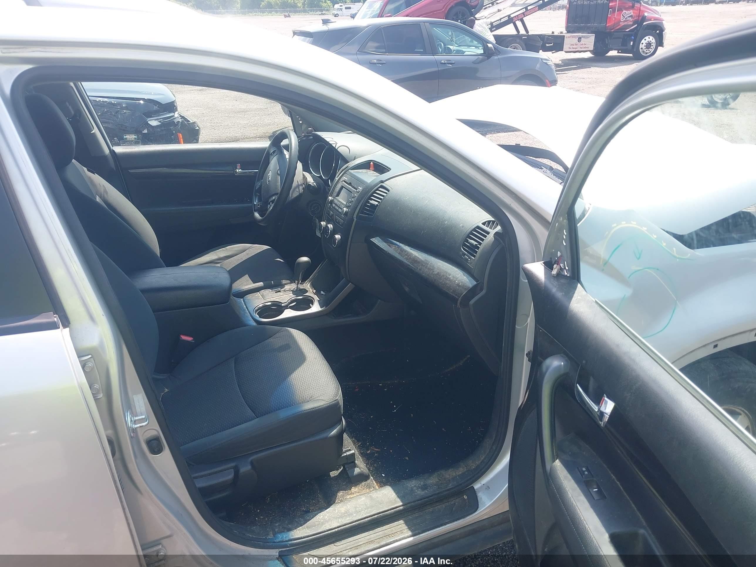 2013 Kia Sorento Lx V6 Silver vin: 5XYKTDA20DG318918