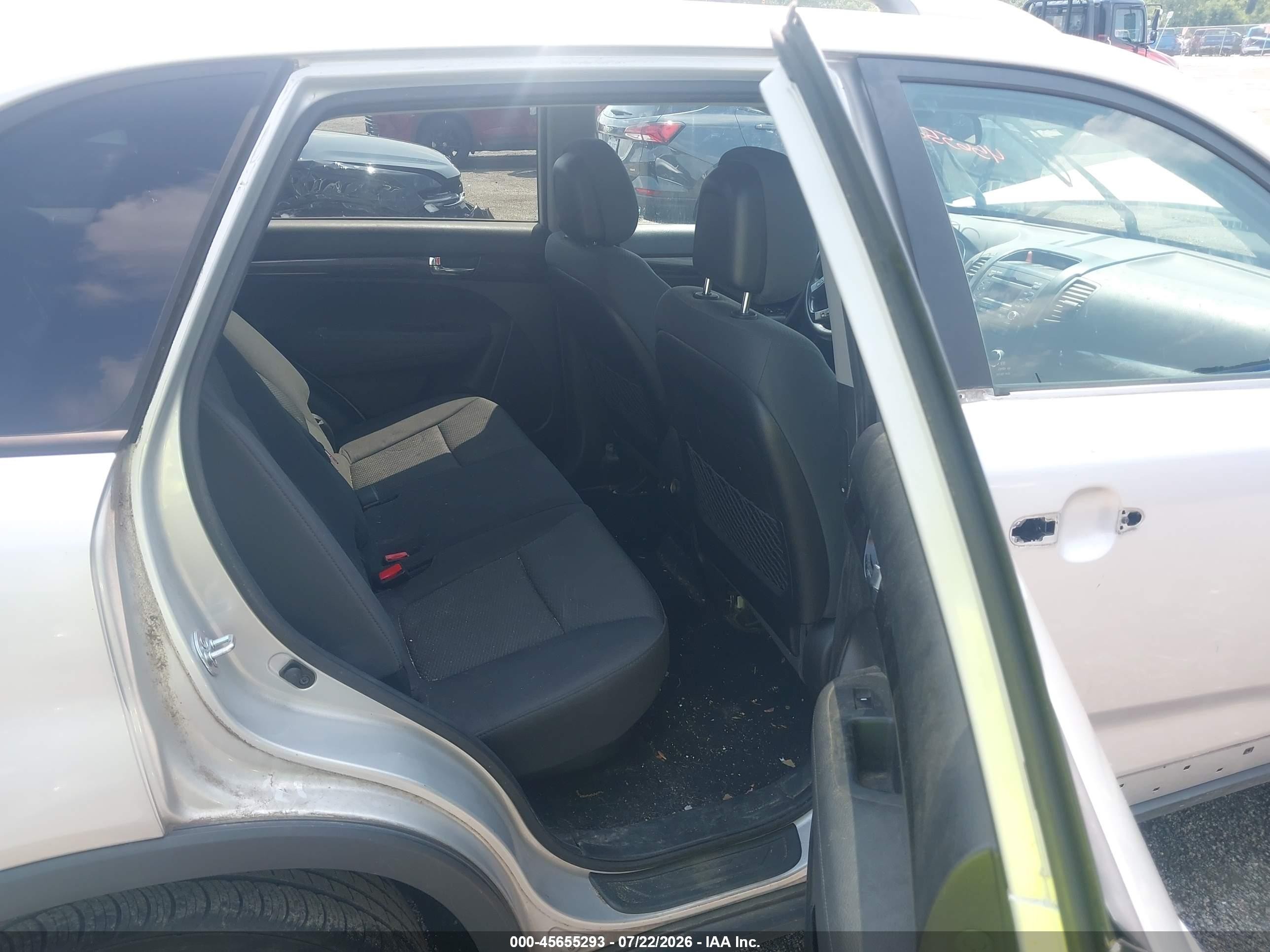 2013 Kia Sorento Lx V6 Silver vin: 5XYKTDA20DG318918