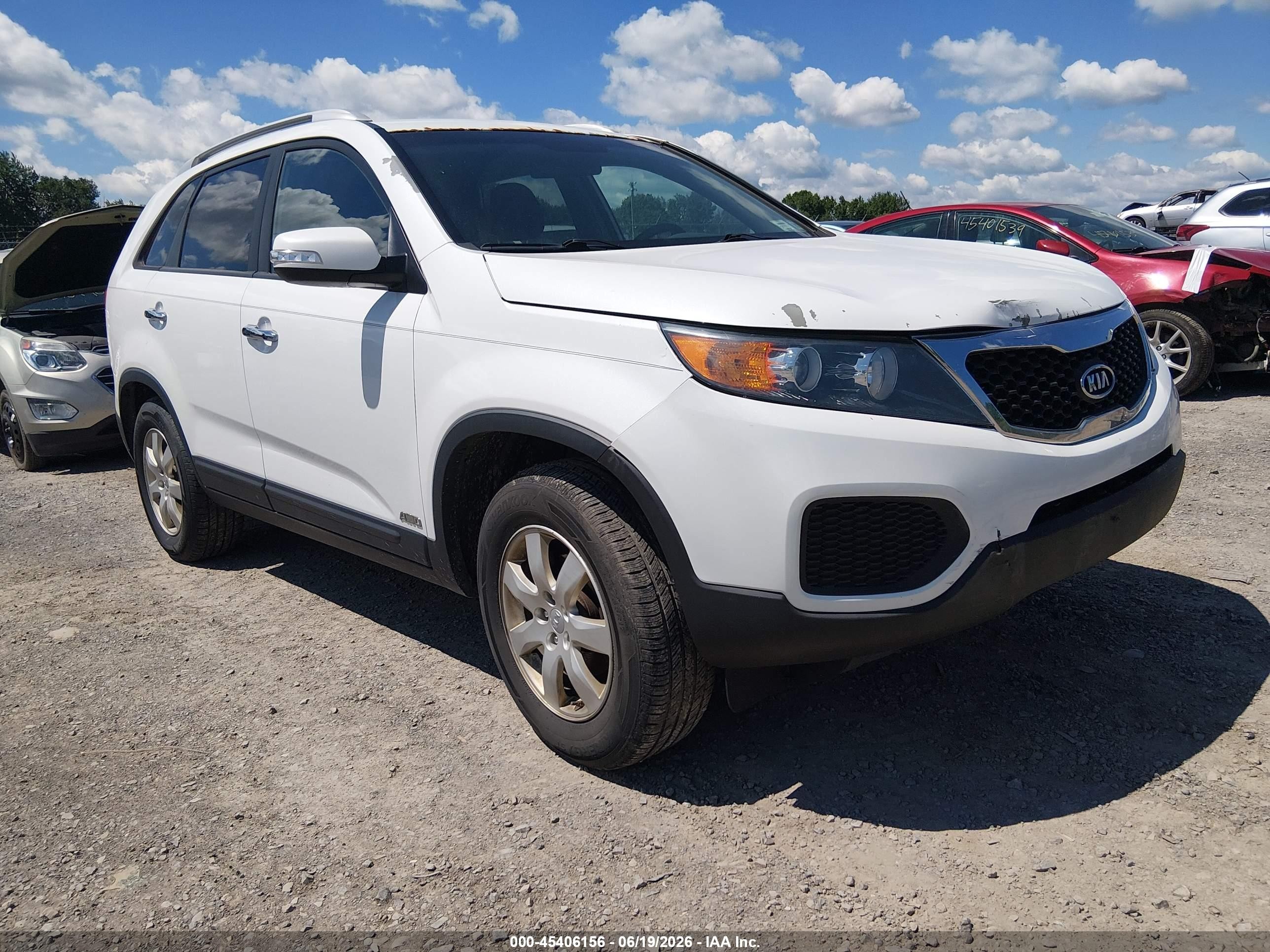 2013 Kia Sorento Lx V6 White vin: 5XYKTDA20DG342877