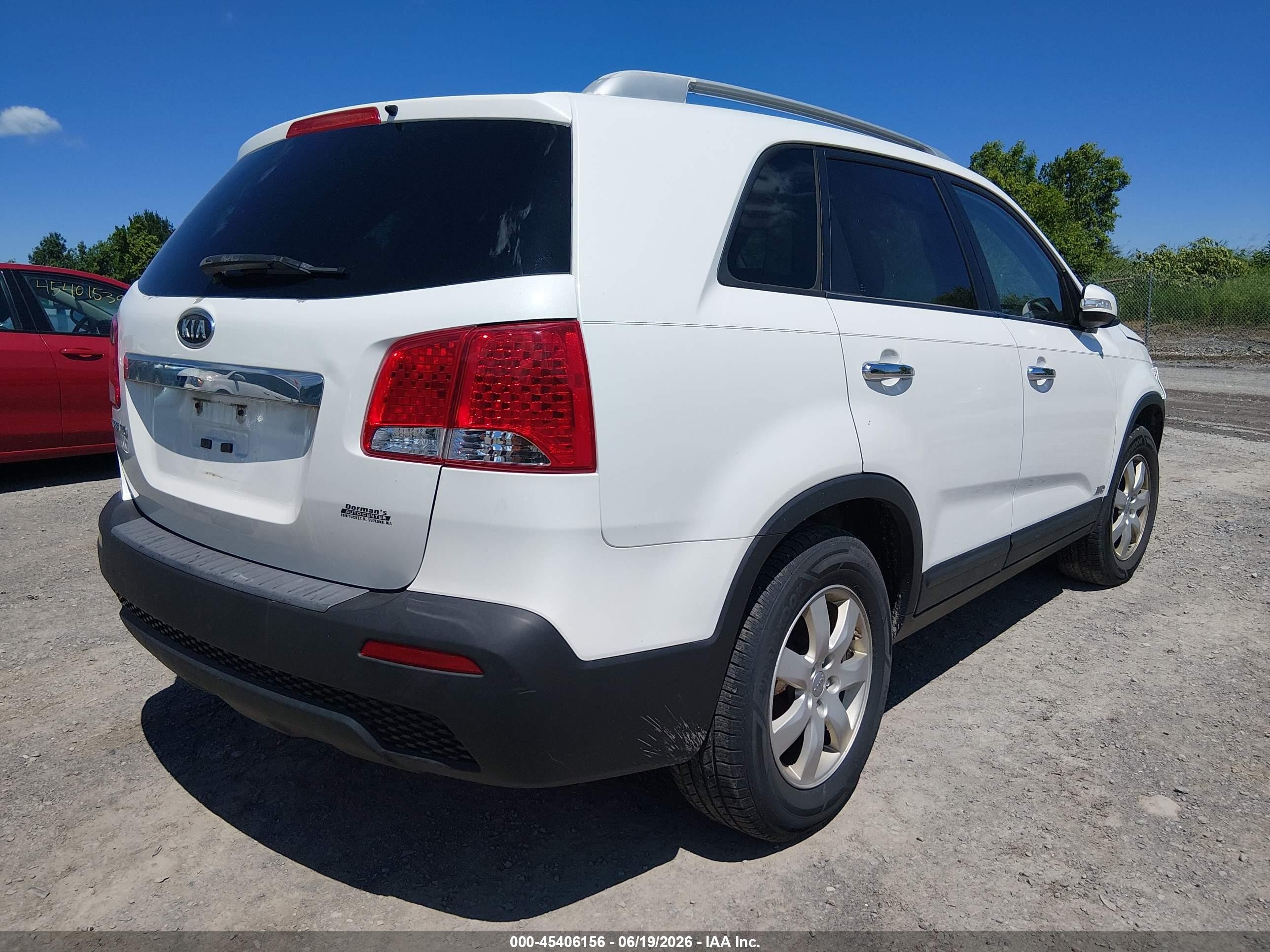 2013 Kia Sorento Lx V6 White vin: 5XYKTDA20DG342877