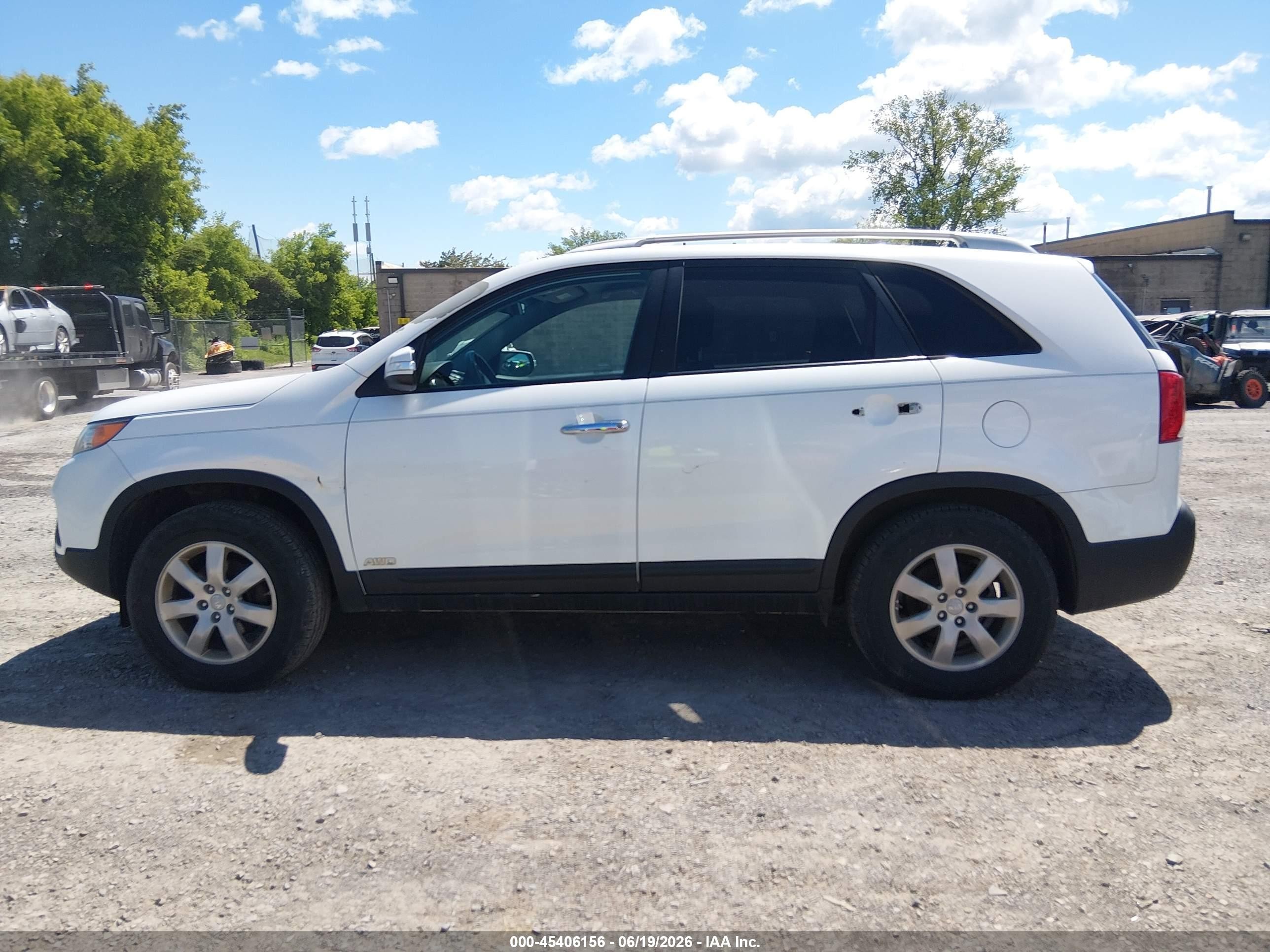 2013 Kia Sorento Lx V6 White vin: 5XYKTDA20DG342877