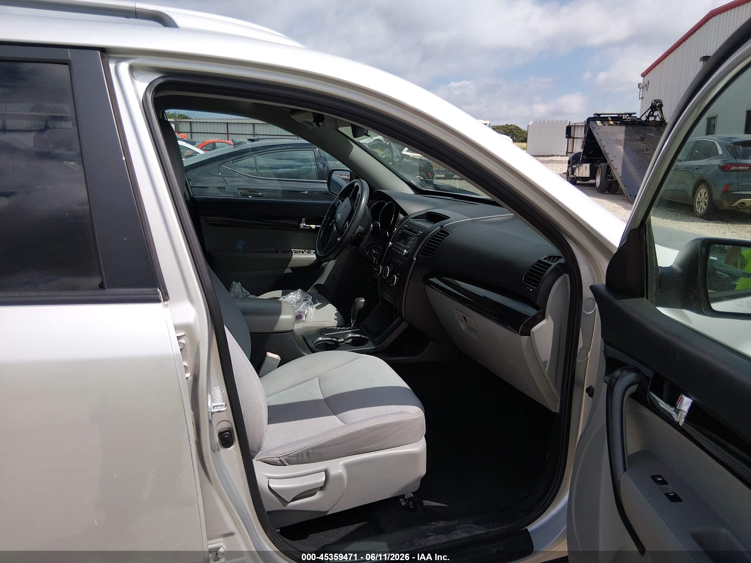 2011 Kia Sorento Lx V6 Silver vin: 5XYKTDA21BG073110