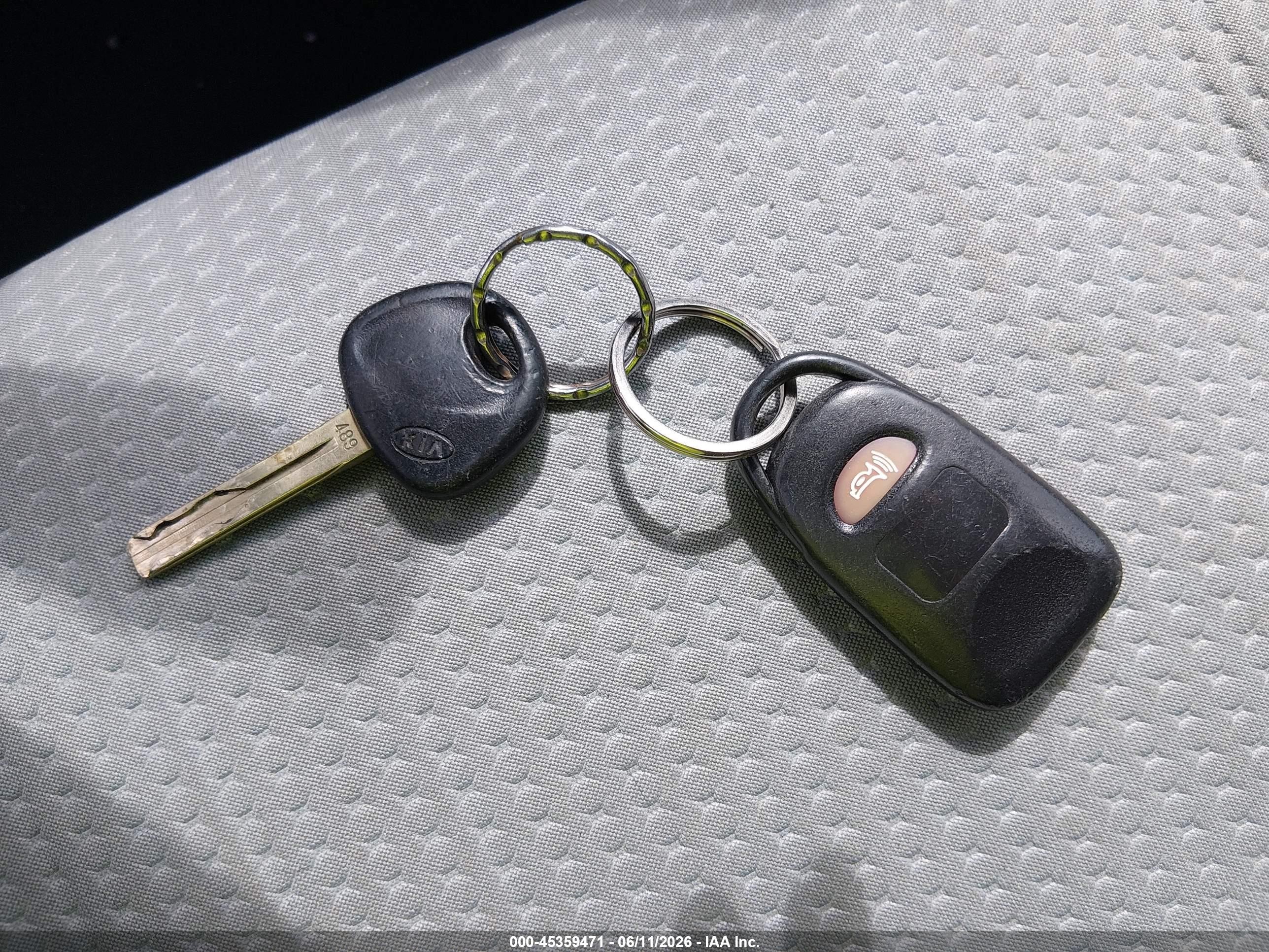 2011 Kia Sorento Lx V6 Silver vin: 5XYKTDA21BG073110