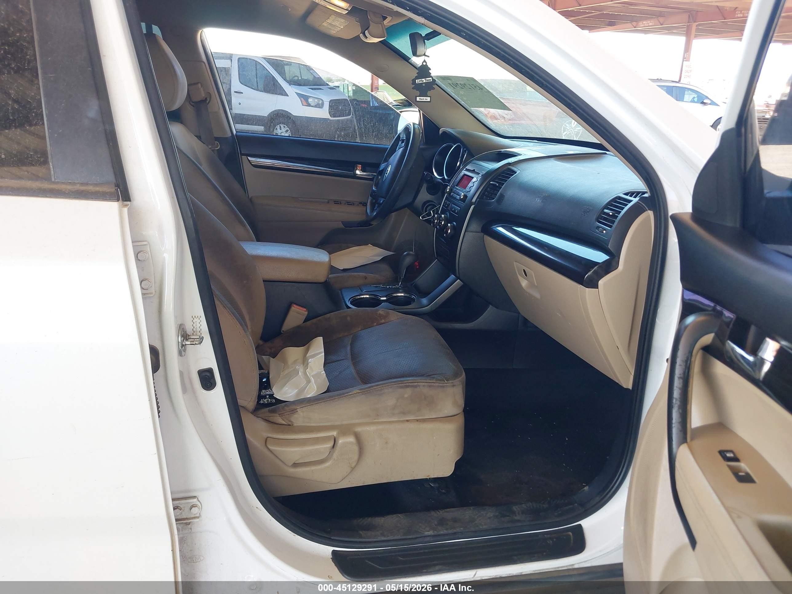 2011 Kia Sorento Lx V6 White vin: 5XYKTDA21BG105523