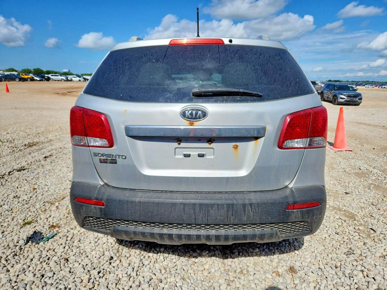 2011 Kia Sorento Lx Silver vin: 5XYKTDA21DG327630