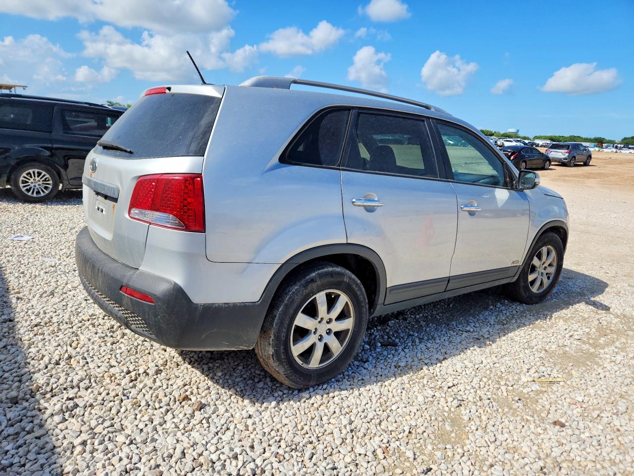 2011 Kia Sorento Lx Silver vin: 5XYKTDA21DG327630