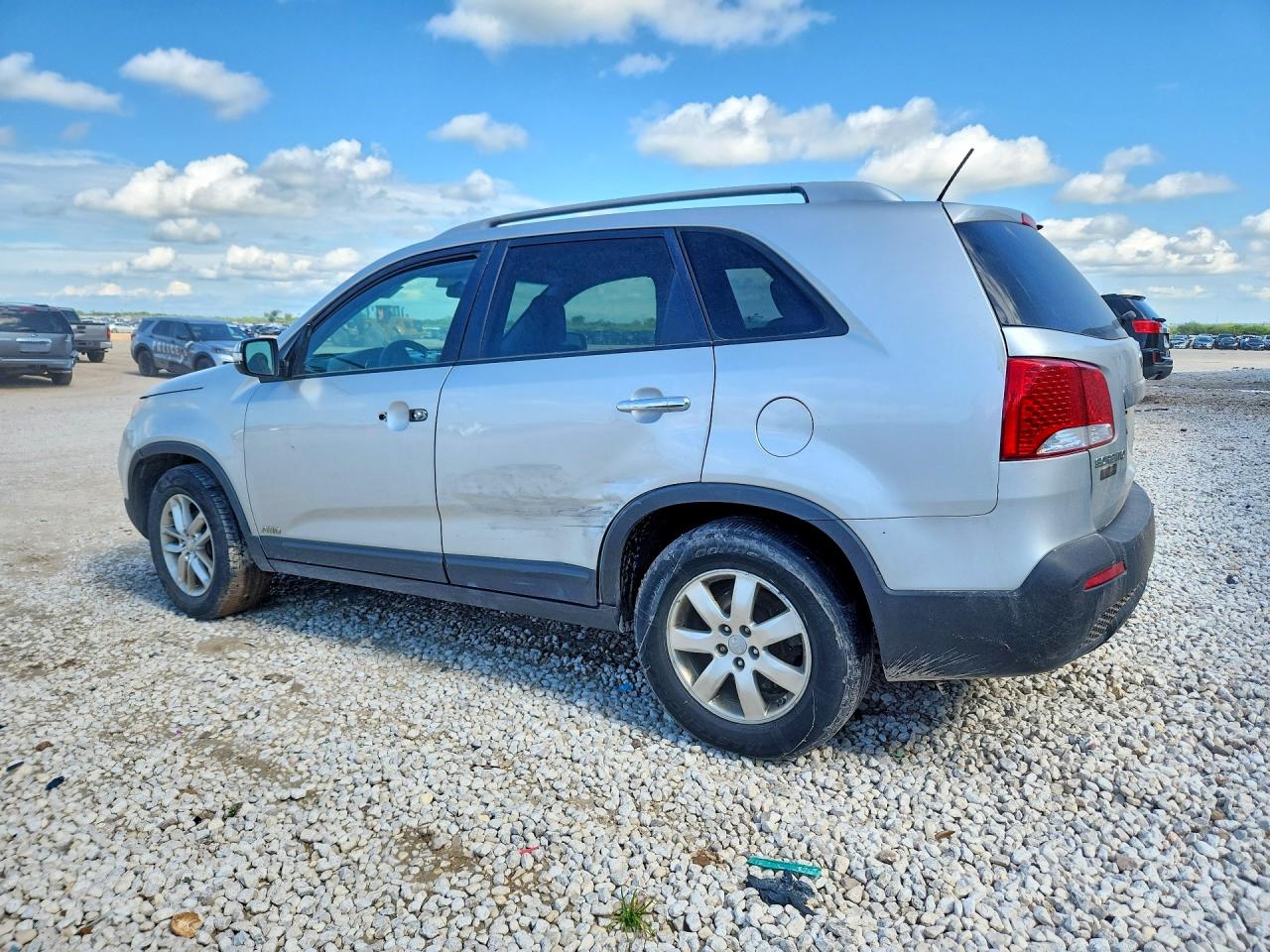 2011 Kia Sorento Lx Silver vin: 5XYKTDA21DG327630