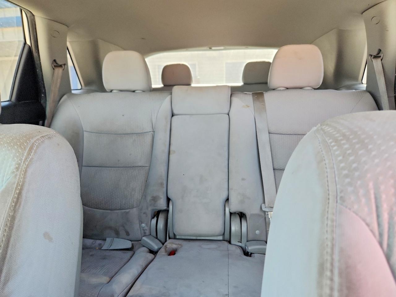 2011 Kia Sorento Lx Silver vin: 5XYKTDA21DG327630
