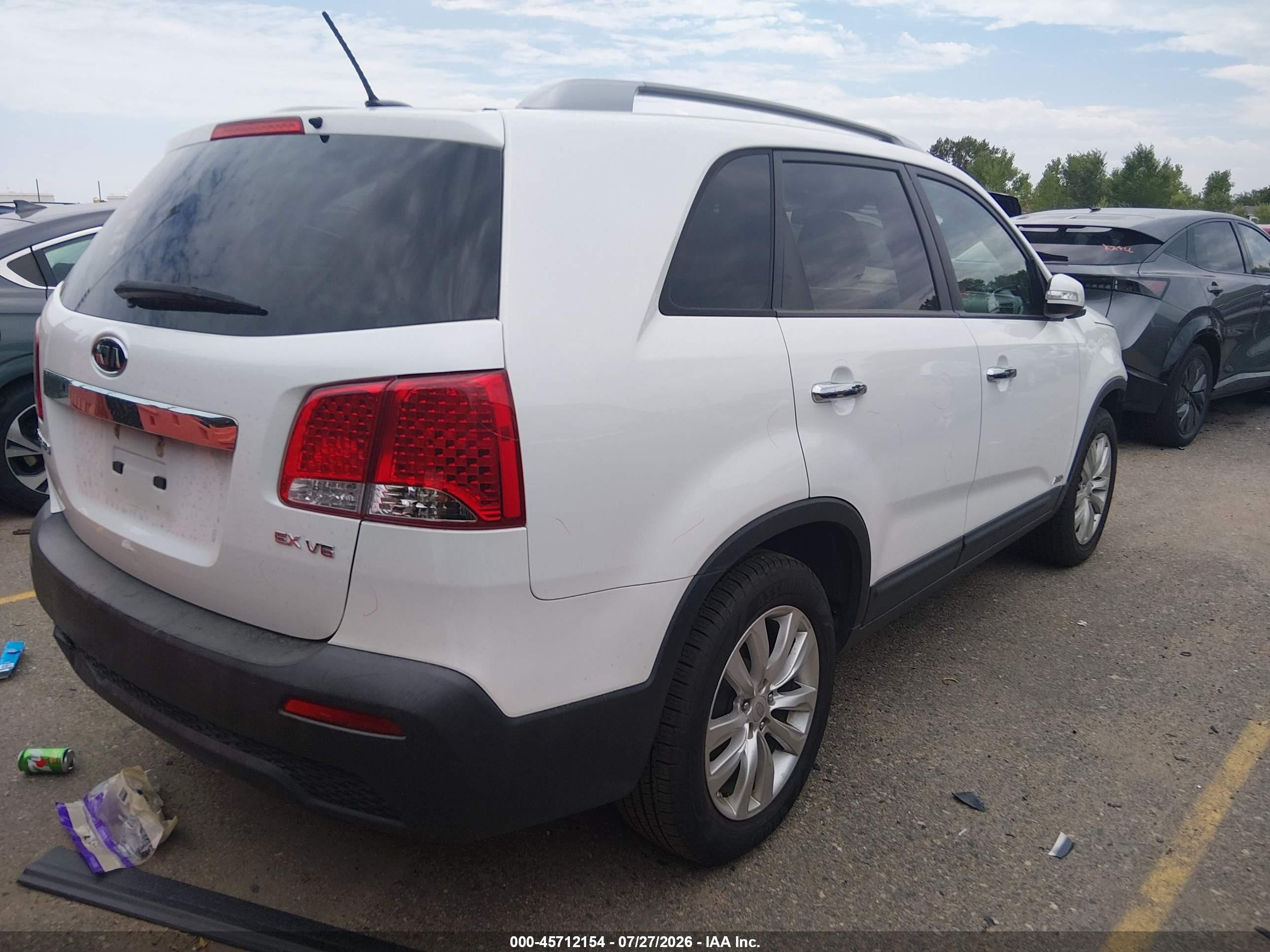 2011 Kia Sorento Lx V6 White vin: 5XYKTDA22BG050550