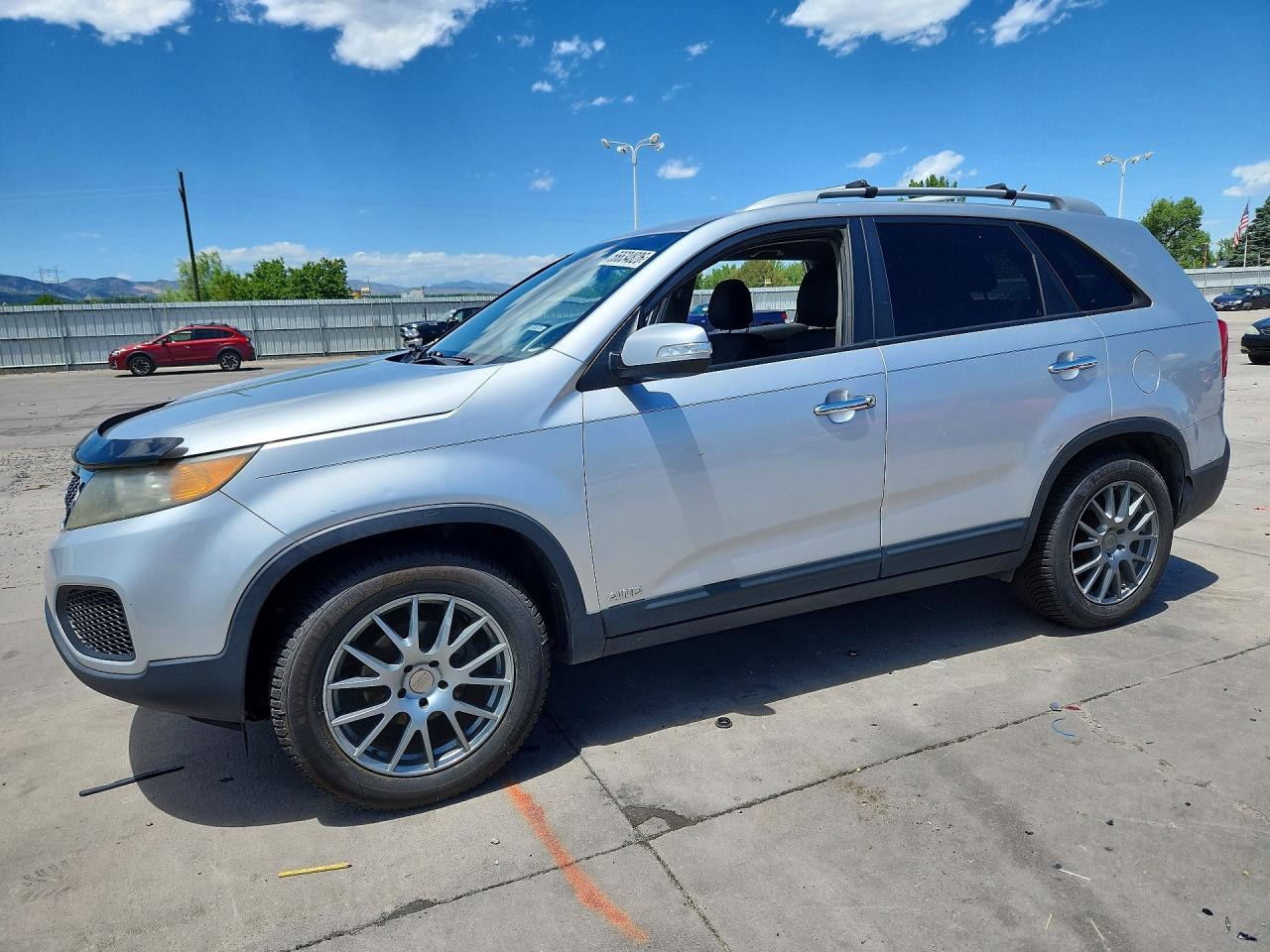 2011 Kia Sorento Lx Silver vin: 5XYKTDA22BG078025