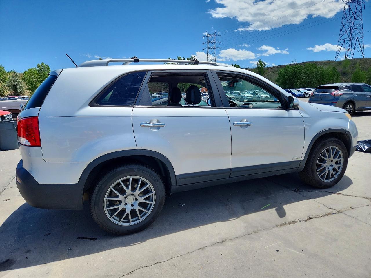 2011 Kia Sorento Lx Silver vin: 5XYKTDA22BG078025