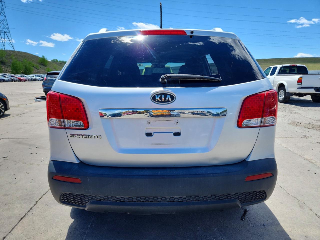 2011 Kia Sorento Lx Silver vin: 5XYKTDA22BG078025