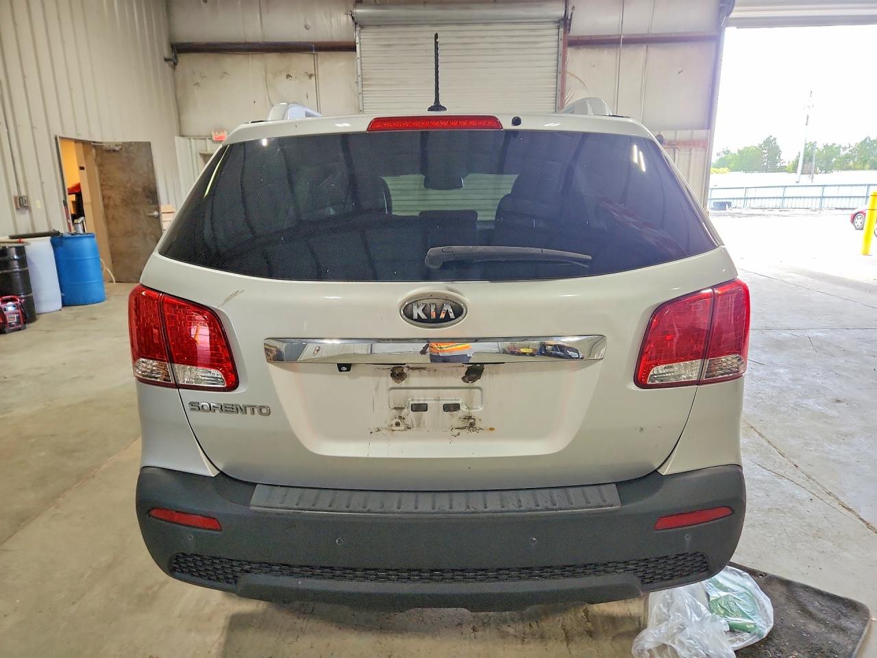 2012 Kia Sorento Lx Silver vin: 5XYKTDA22CG218611