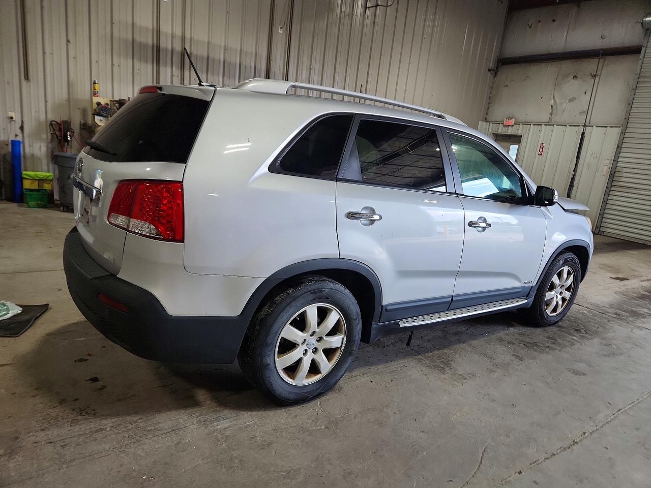 2012 Kia Sorento Lx Silver vin: 5XYKTDA22CG218611