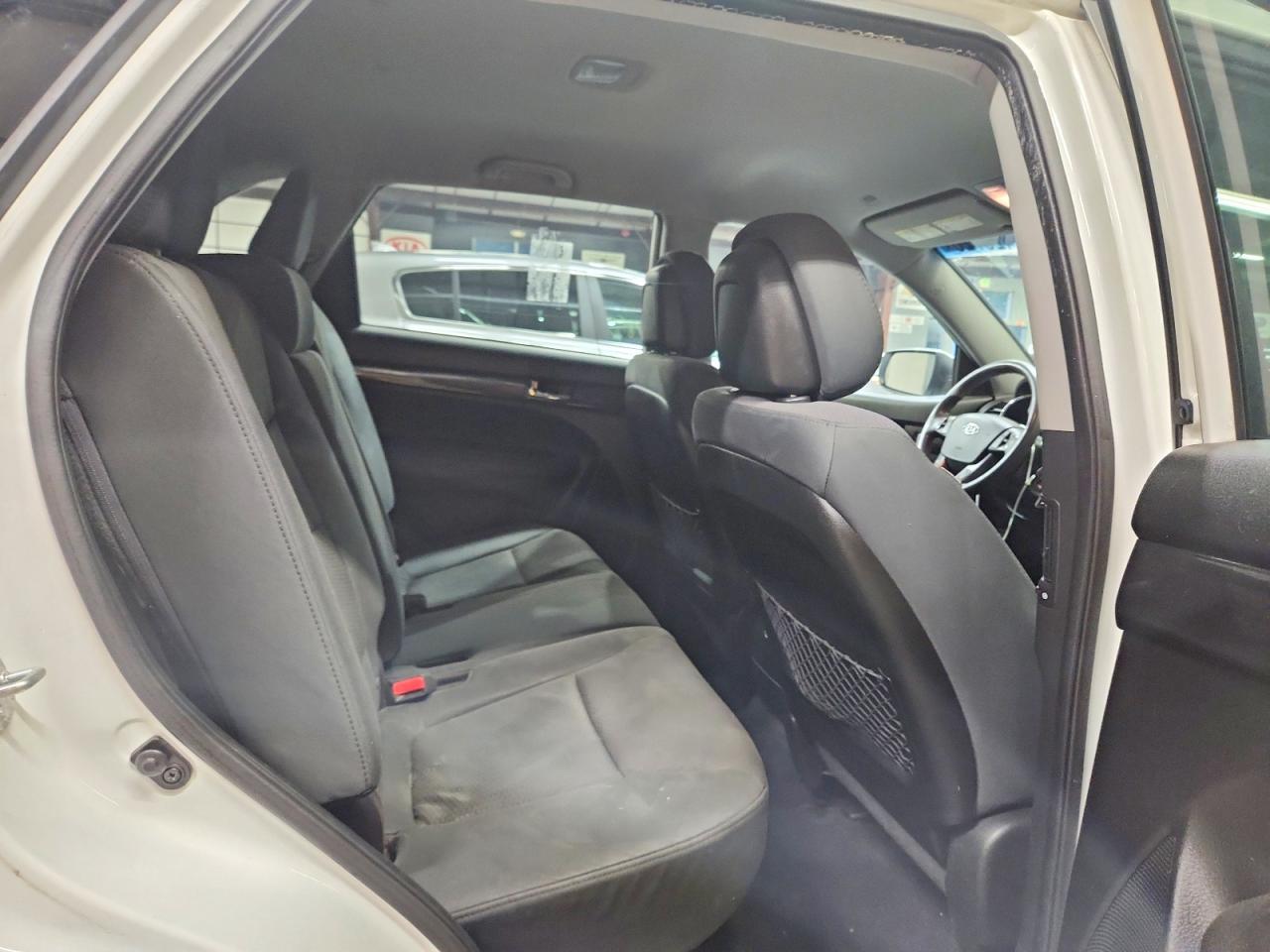 2013 Kia Sorento Lx White vin: 5XYKTDA22DG325594