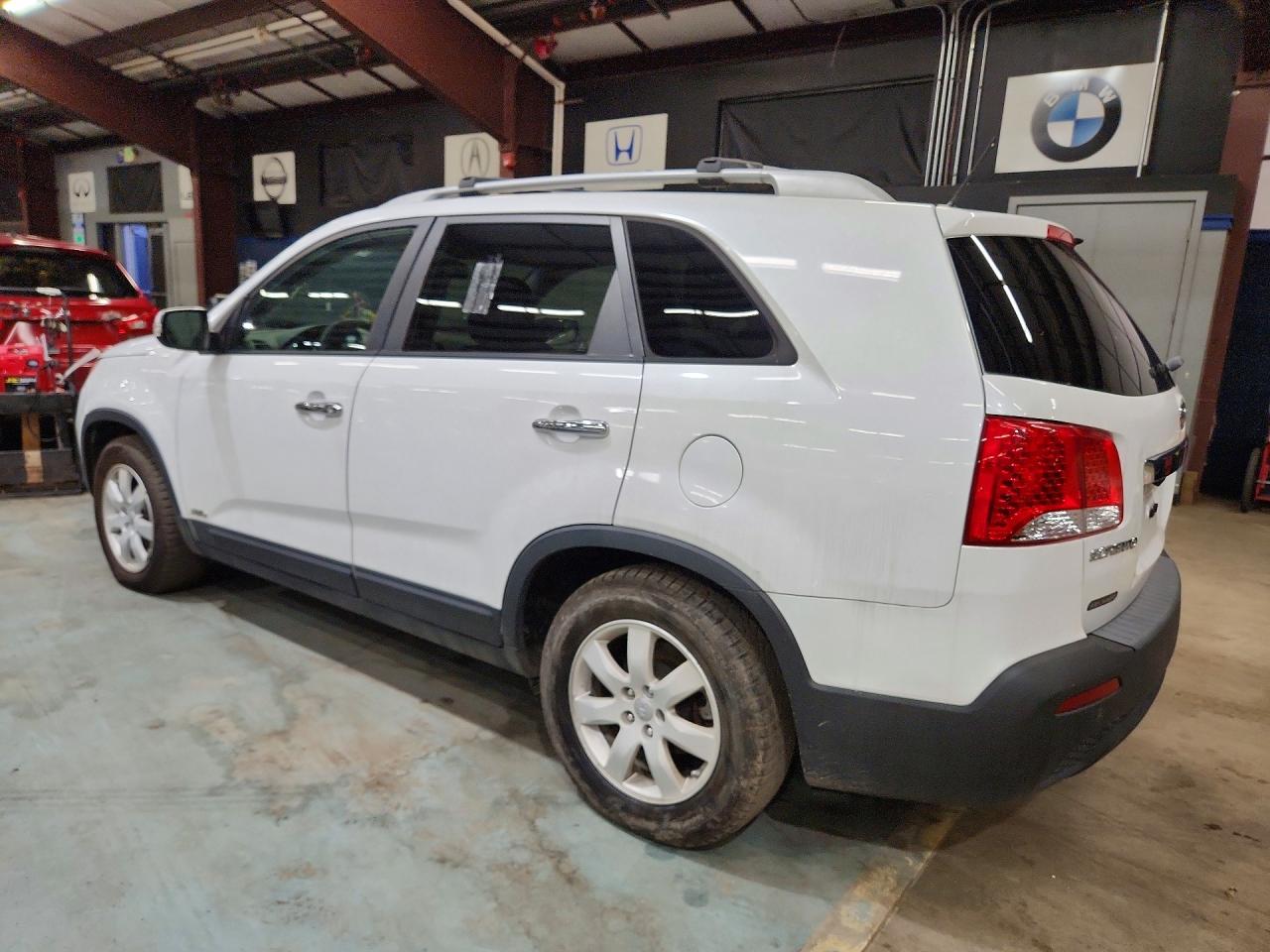 2013 Kia Sorento Lx White vin: 5XYKTDA22DG325594