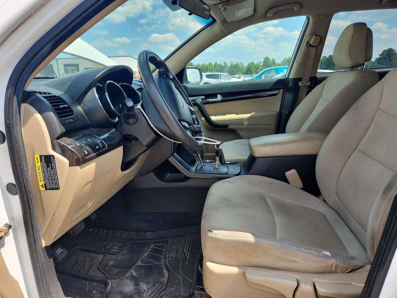 2011 Kia Sorento Lx White vin: 5XYKTDA23BG074016