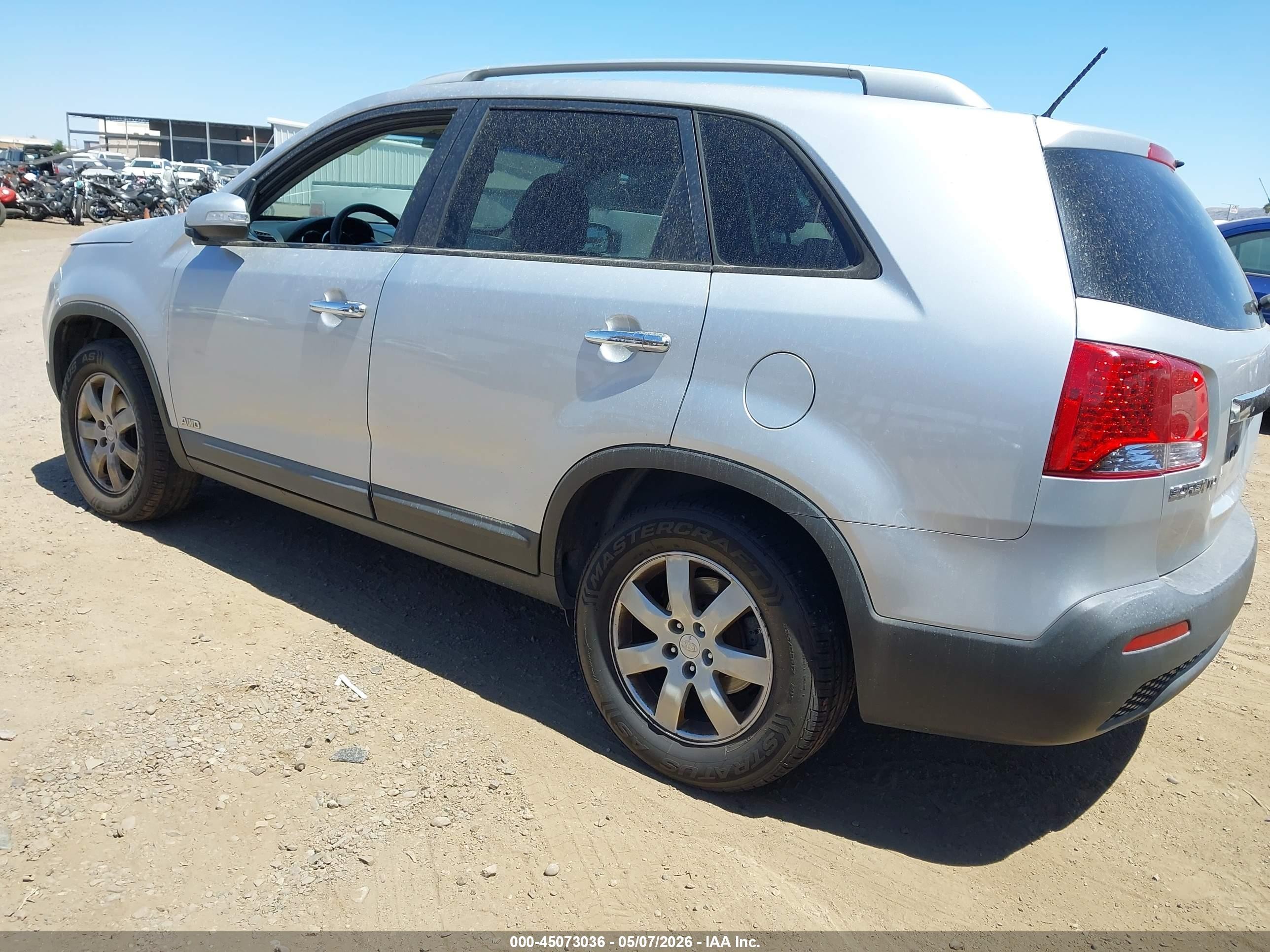 2011 Kia Sorento Lx V6 Серебряный vin: 5XYKTDA23BG107824