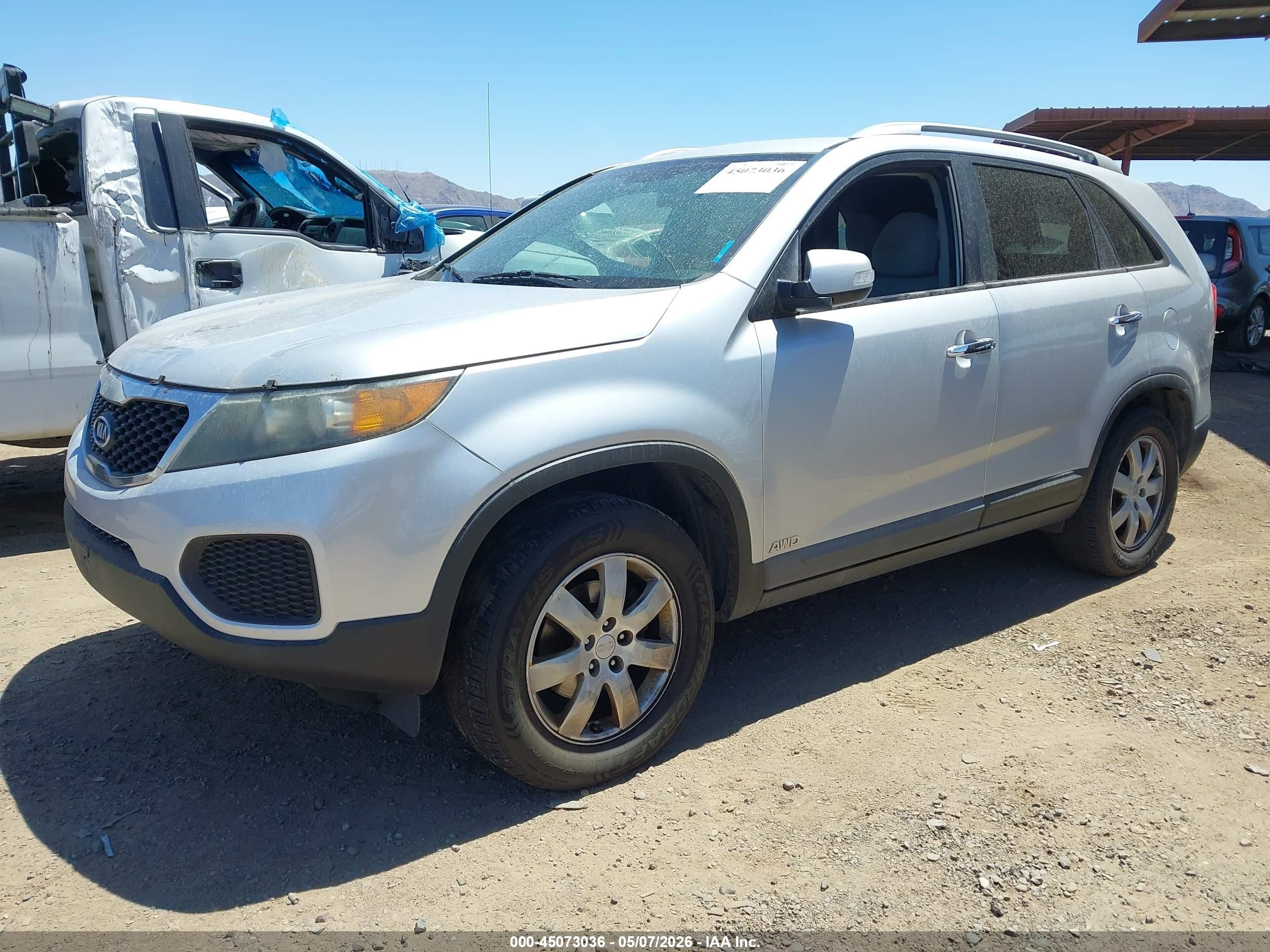 2011 Kia Sorento Lx V6 Серебряный vin: 5XYKTDA23BG107824