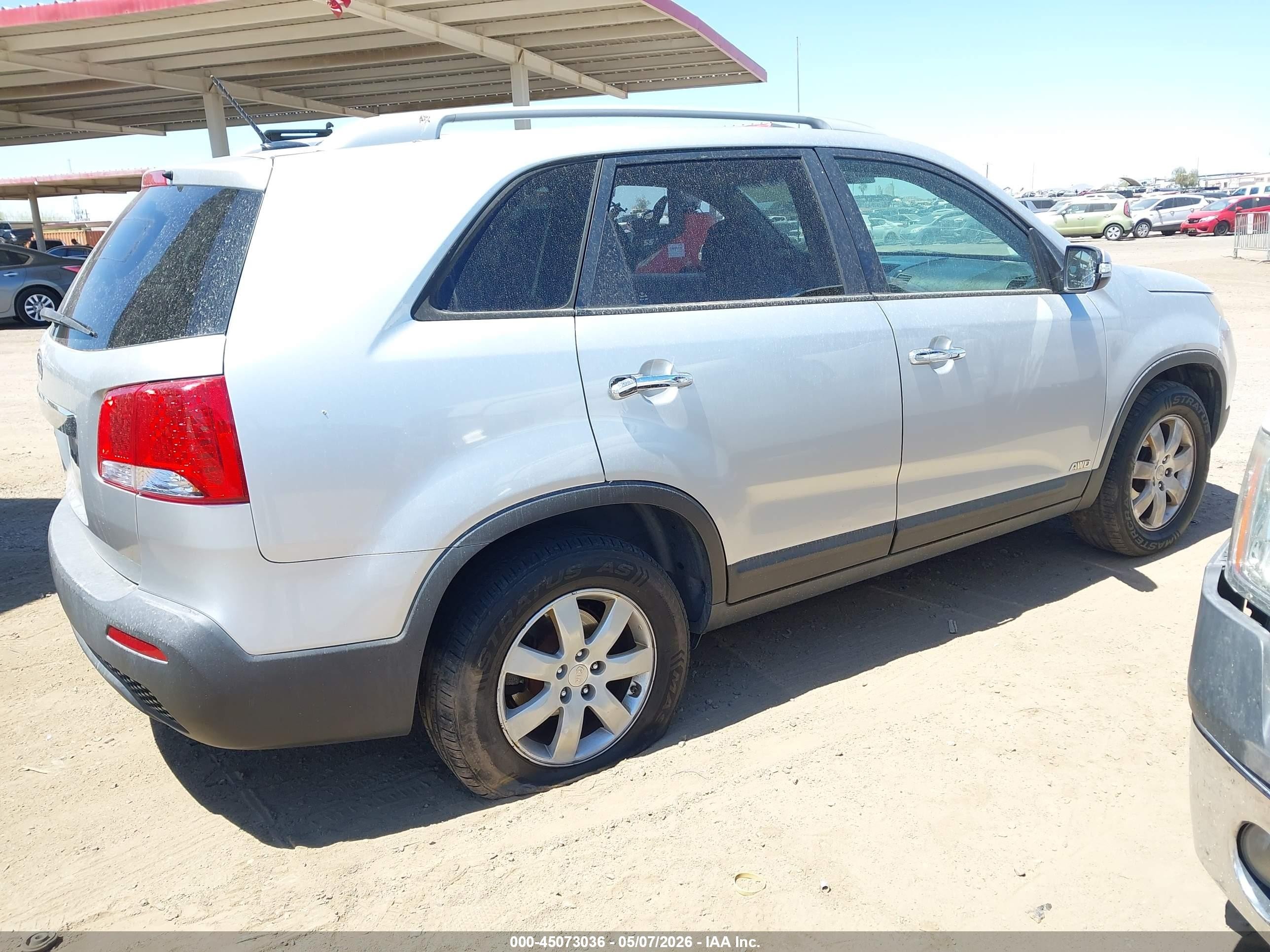 2011 Kia Sorento Lx V6 Серебряный vin: 5XYKTDA23BG107824
