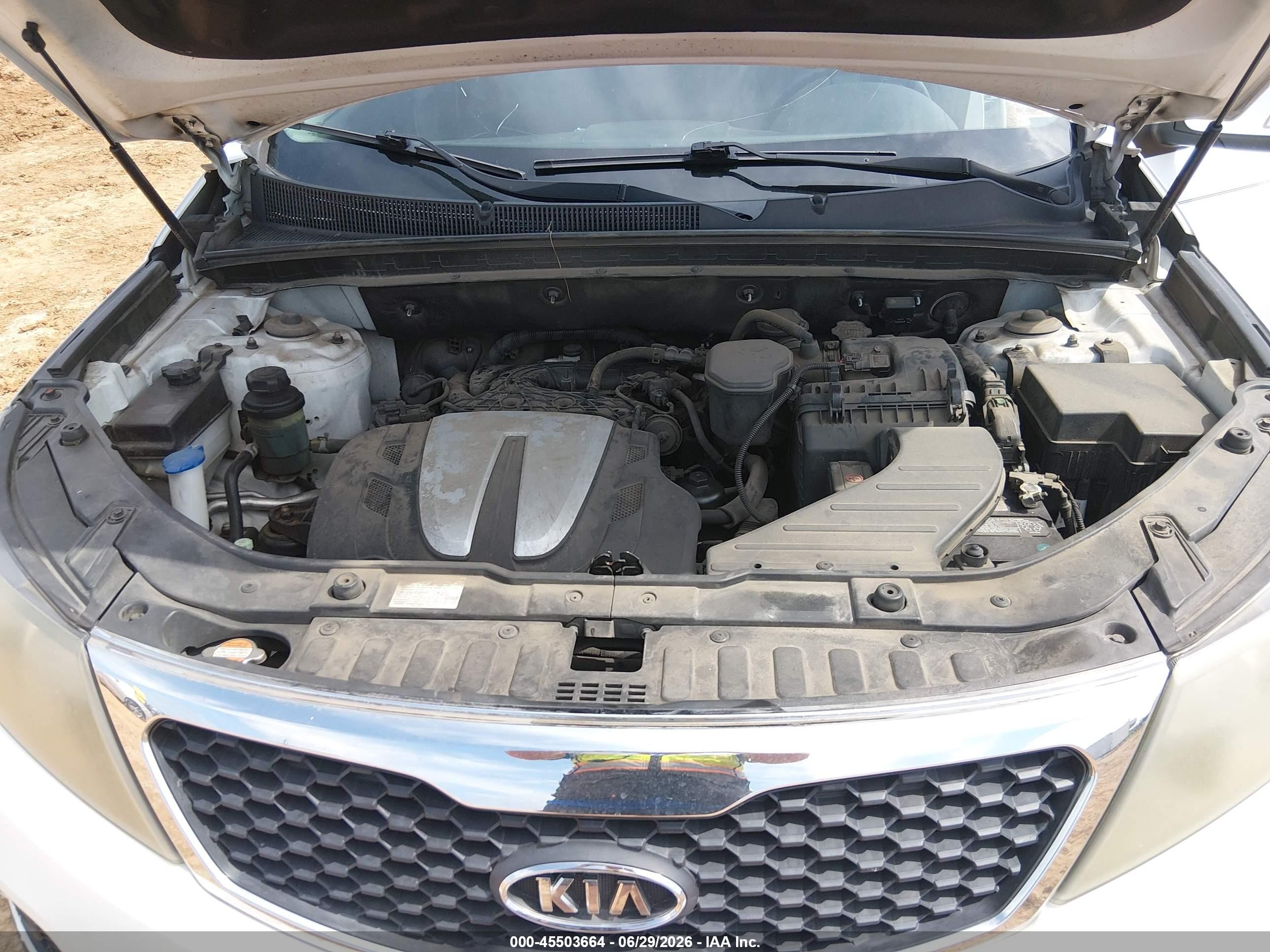 2011 Kia Sorento Lx V6 White vin: 5XYKTDA23BG152391