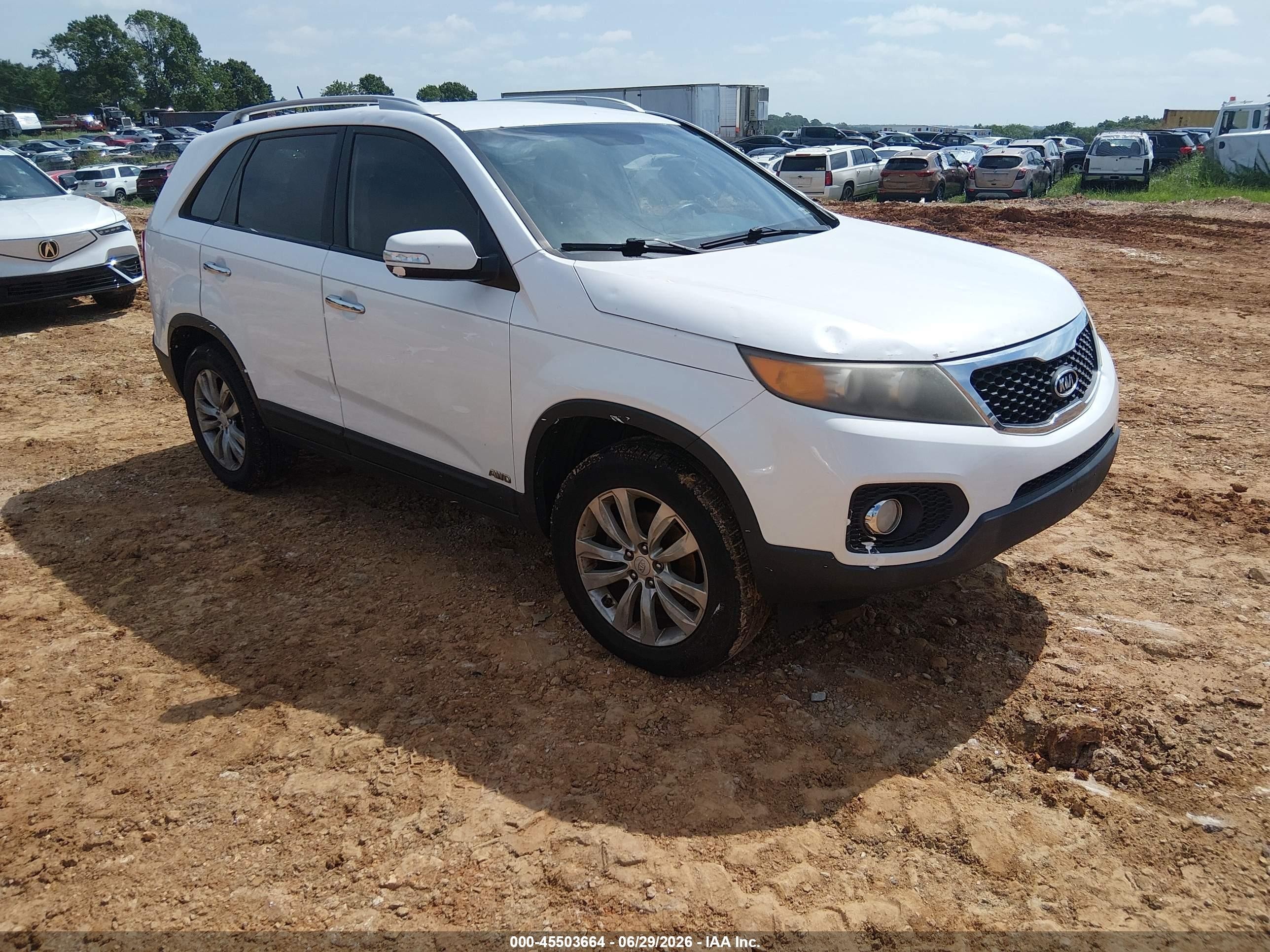 2011 Kia Sorento Lx V6 White vin: 5XYKTDA23BG152391