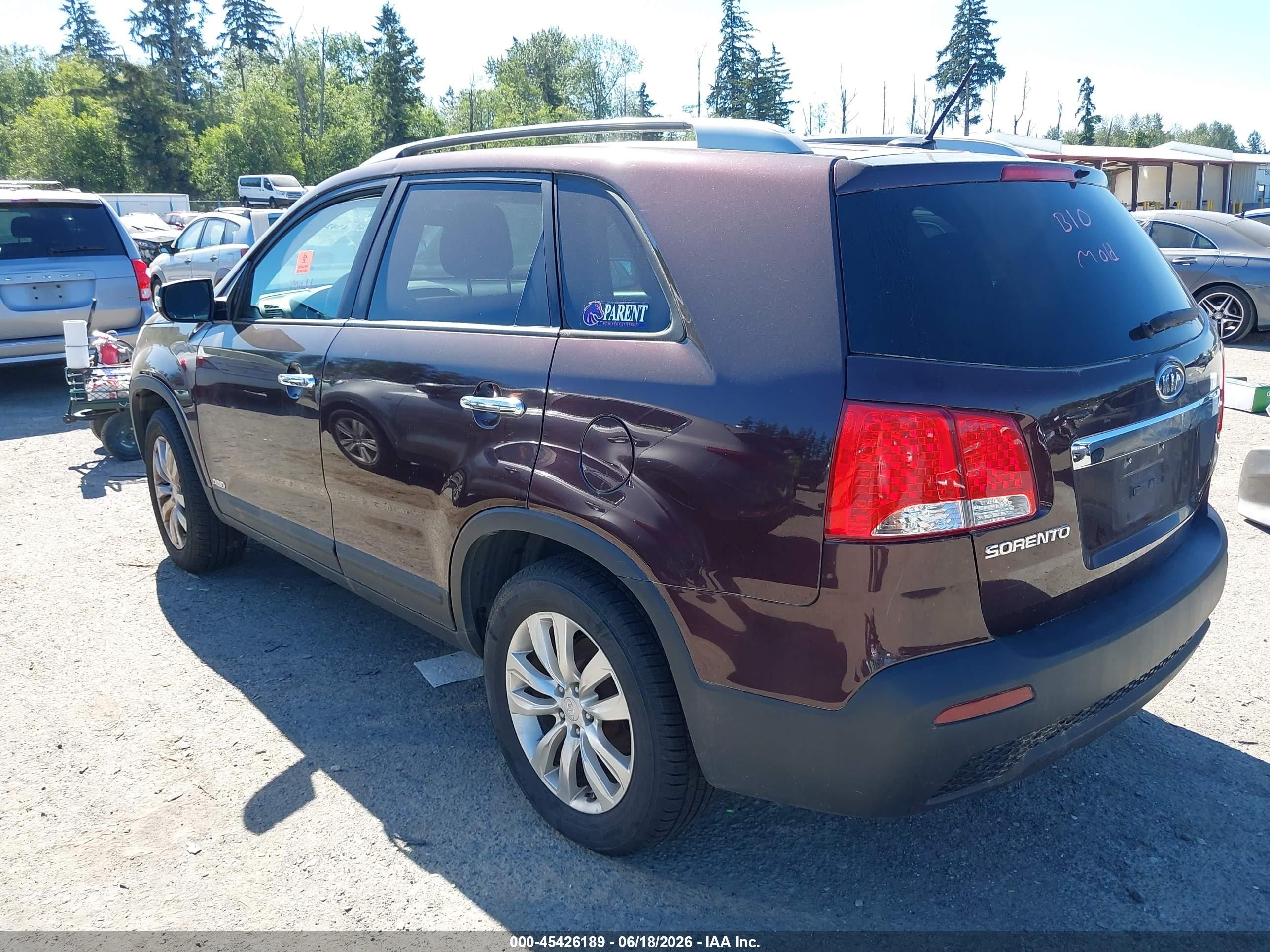 2011 Kia Sorento Lx V6 Maroon vin: 5XYKTDA23BG177730