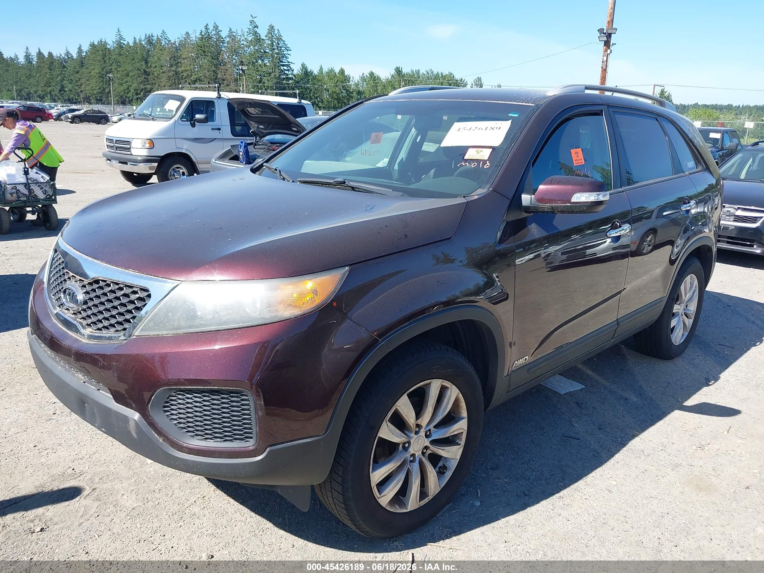 2011 Kia Sorento Lx V6 Maroon vin: 5XYKTDA23BG177730