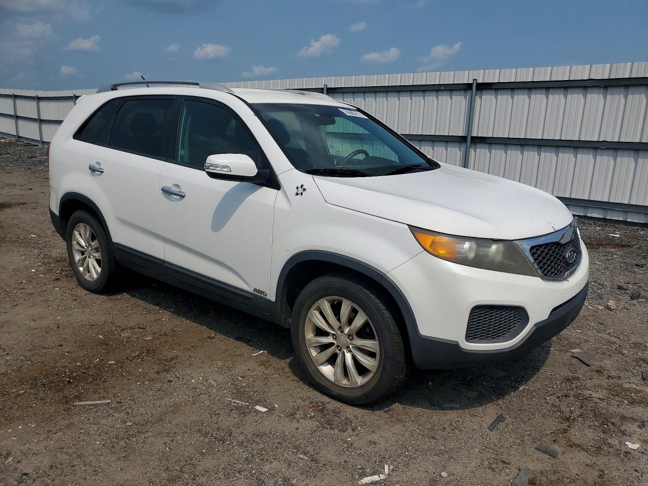 2011 Kia Sorento Lx Белый vin: 5XYKTDA23BG178439