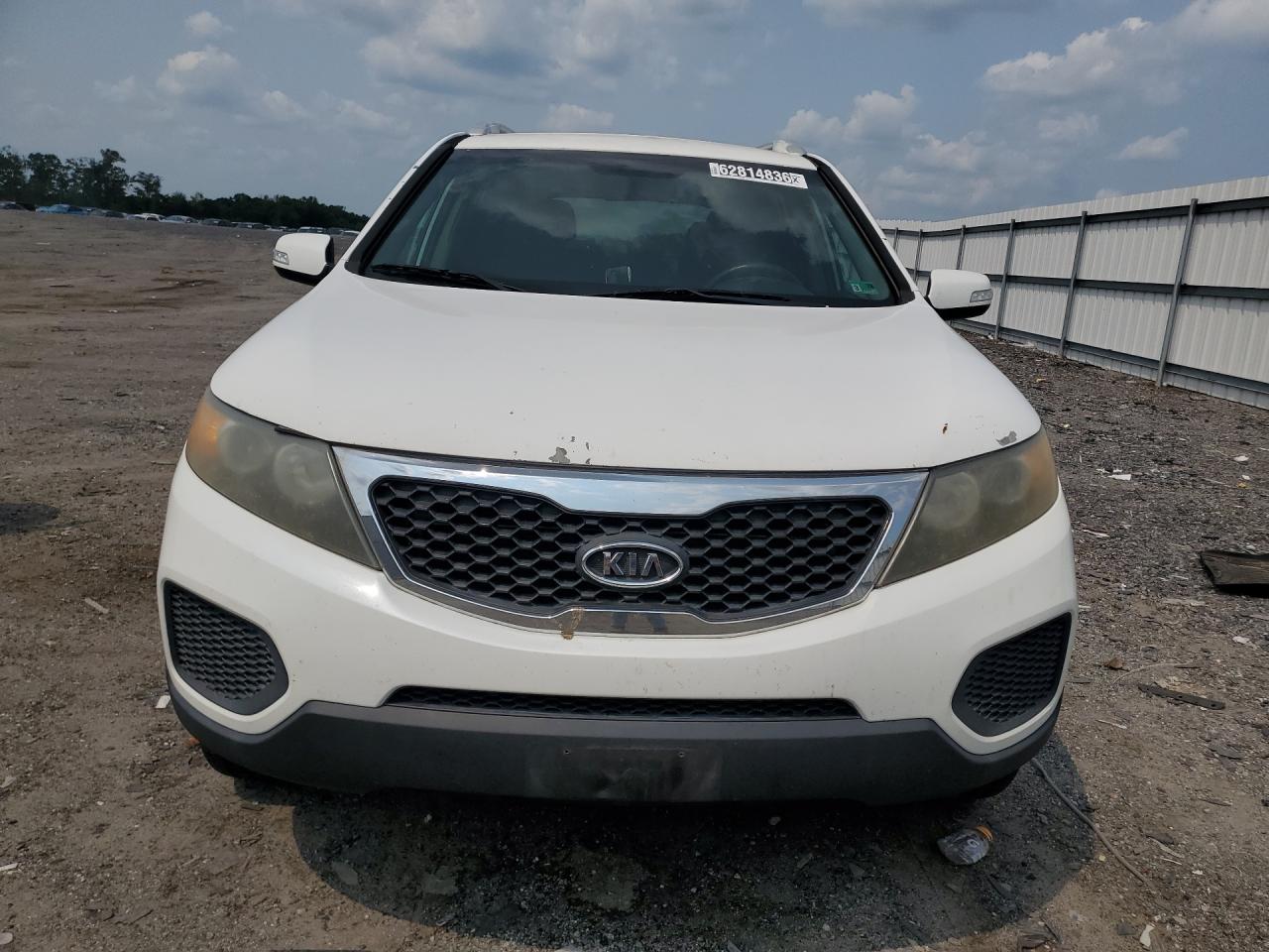 2011 Kia Sorento Lx Белый vin: 5XYKTDA23BG178439 Damage: Hood, Dent(S) W/ Paint Dmg, 3 To 4 Inches