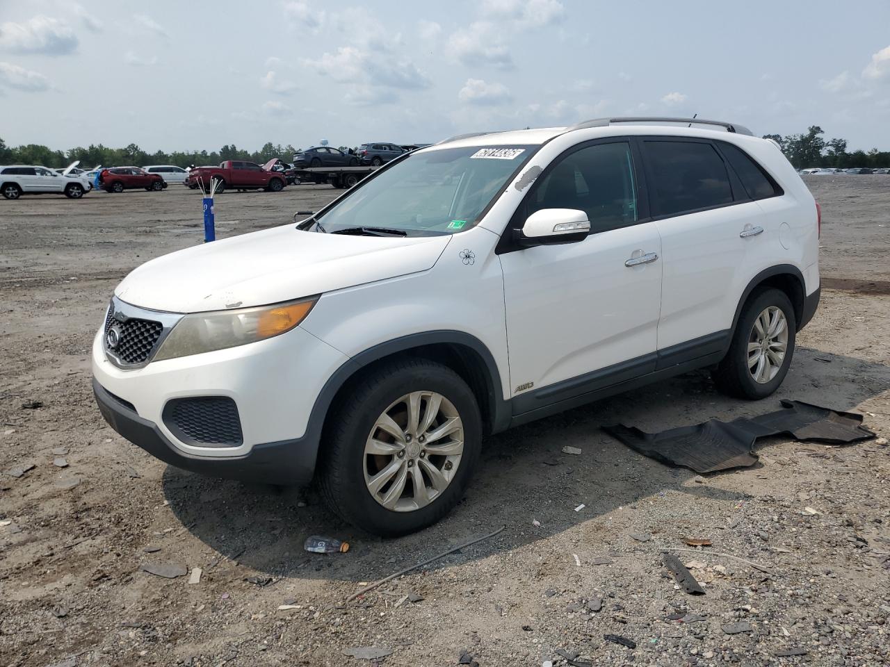 2011 Kia Sorento Lx Белый vin: 5XYKTDA23BG178439 Damage: Left Drip Rail, Peeling, 7 To 8 Inches