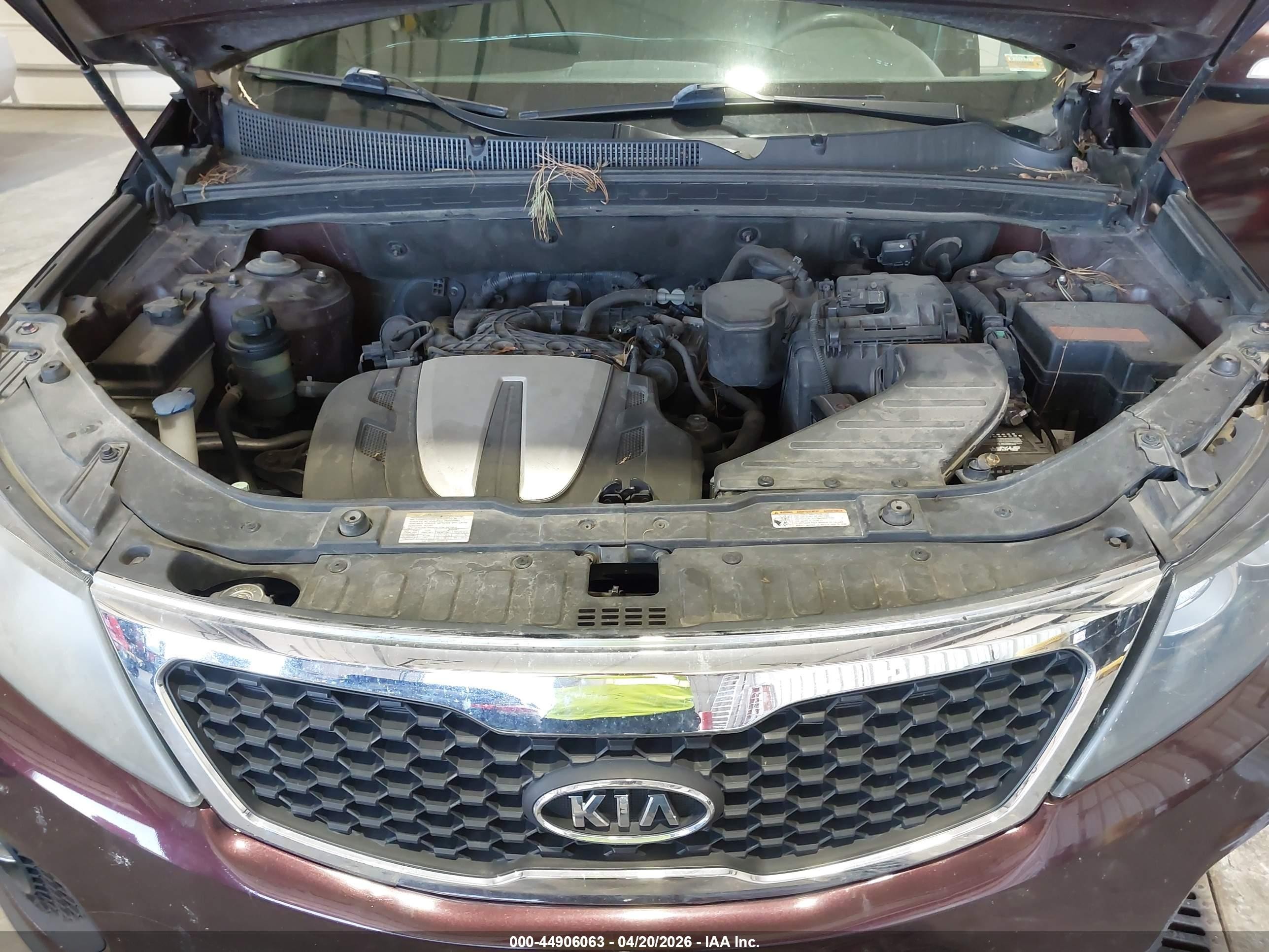 2011 Kia Sorento Lx V6 Burgundy vin: 5XYKTDA24BG144851